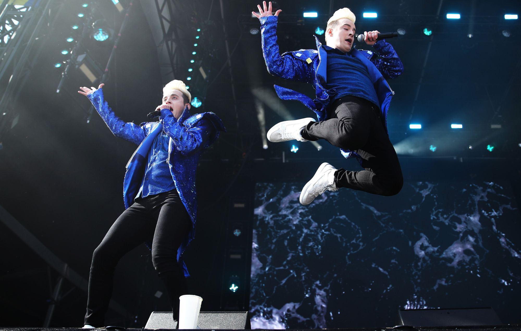 Jedward fue al Festival de Leeds, conoció a Soft Play, hizo campaña por el clima