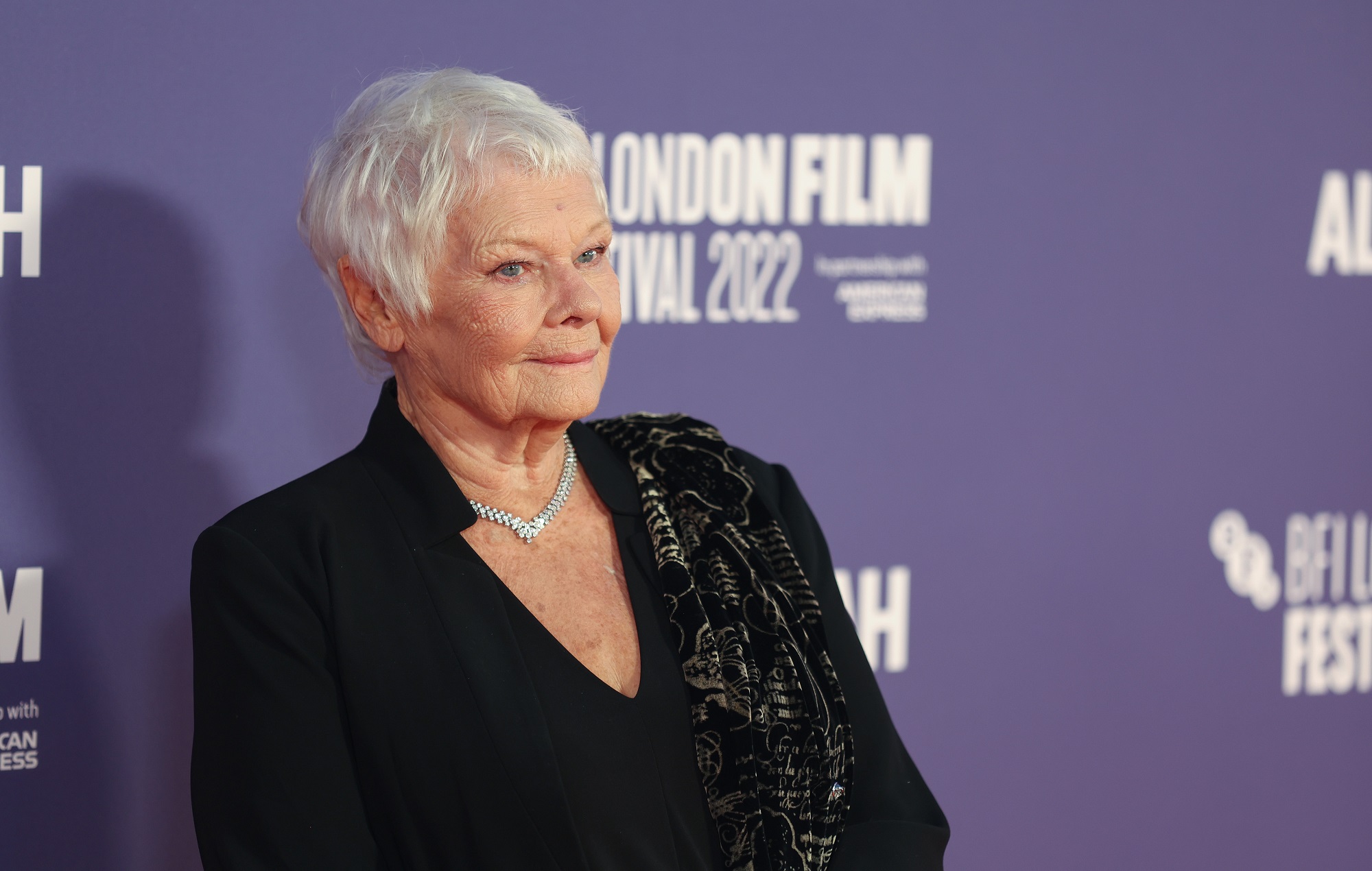 Judi Dench dice que ya no puede "ver en los platós de cine"