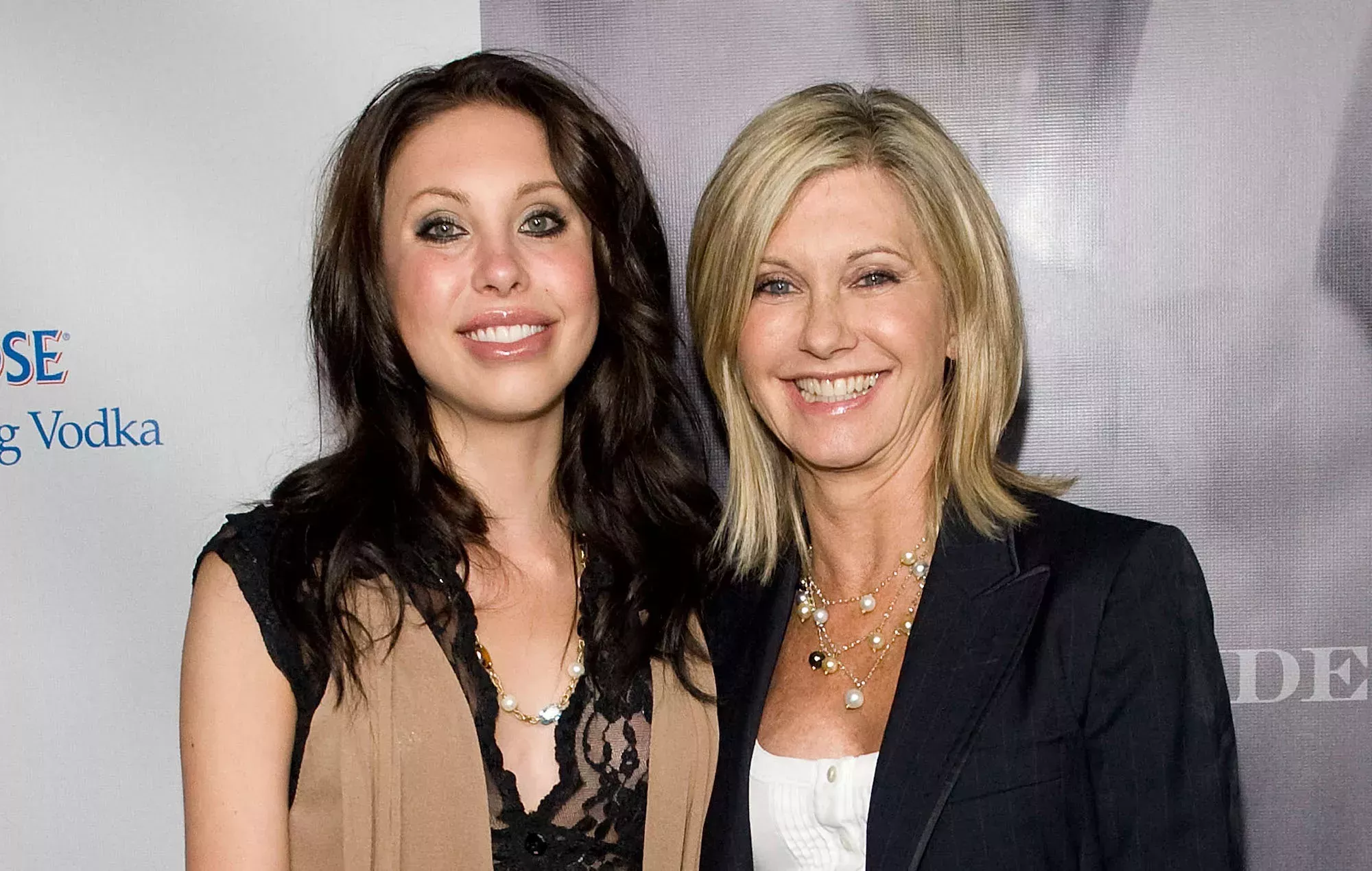 La hija de Olivia Newton-John dice que su madre la 'visitó' tras su muerte