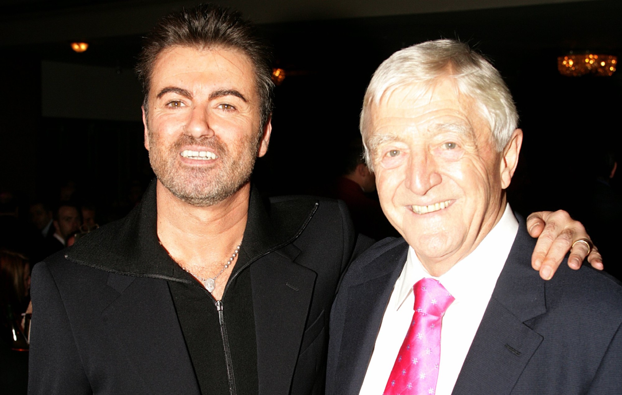 Los fans están volviendo a compartir este clásico y lascivo clip de George Michael siendo entrevistado por Michael Parkinson