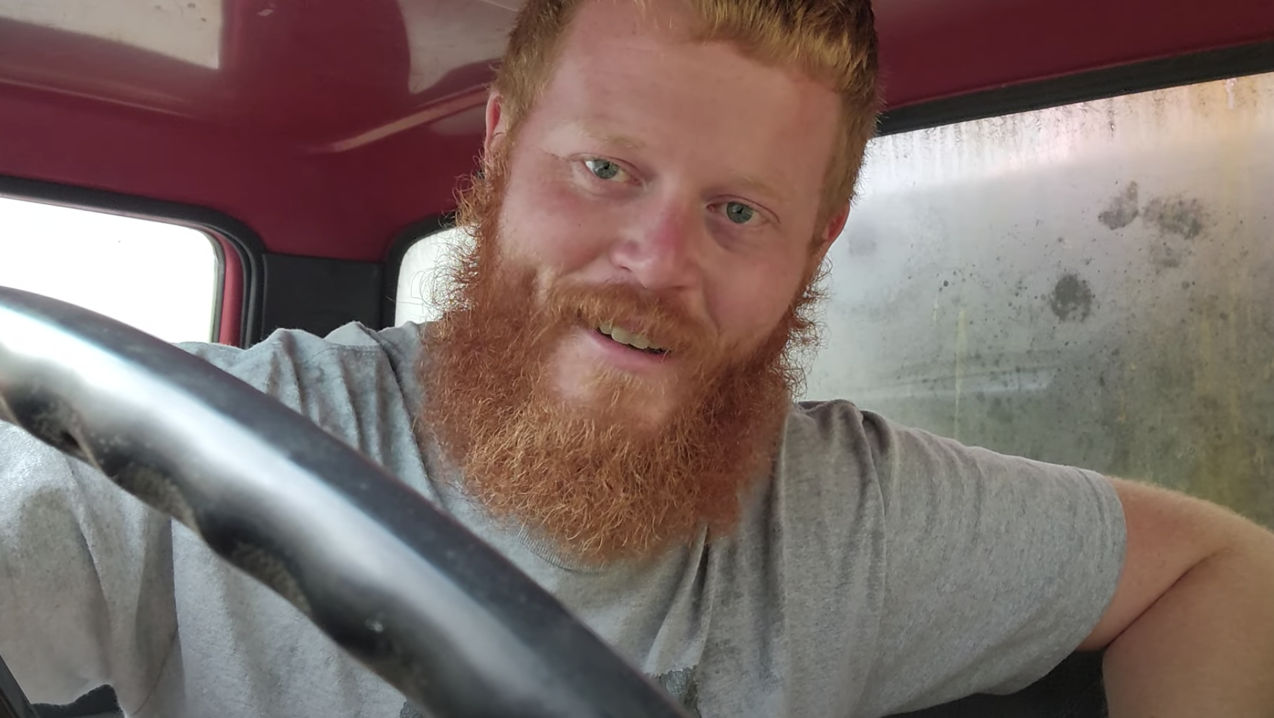 

	
		Oliver Anthony aclara su política en un vídeo con lágrimas en los ojos y responde a la pregunta del debate republicano: "Los hombres ricos" está "escrito sobre la gente que está en ese escenario