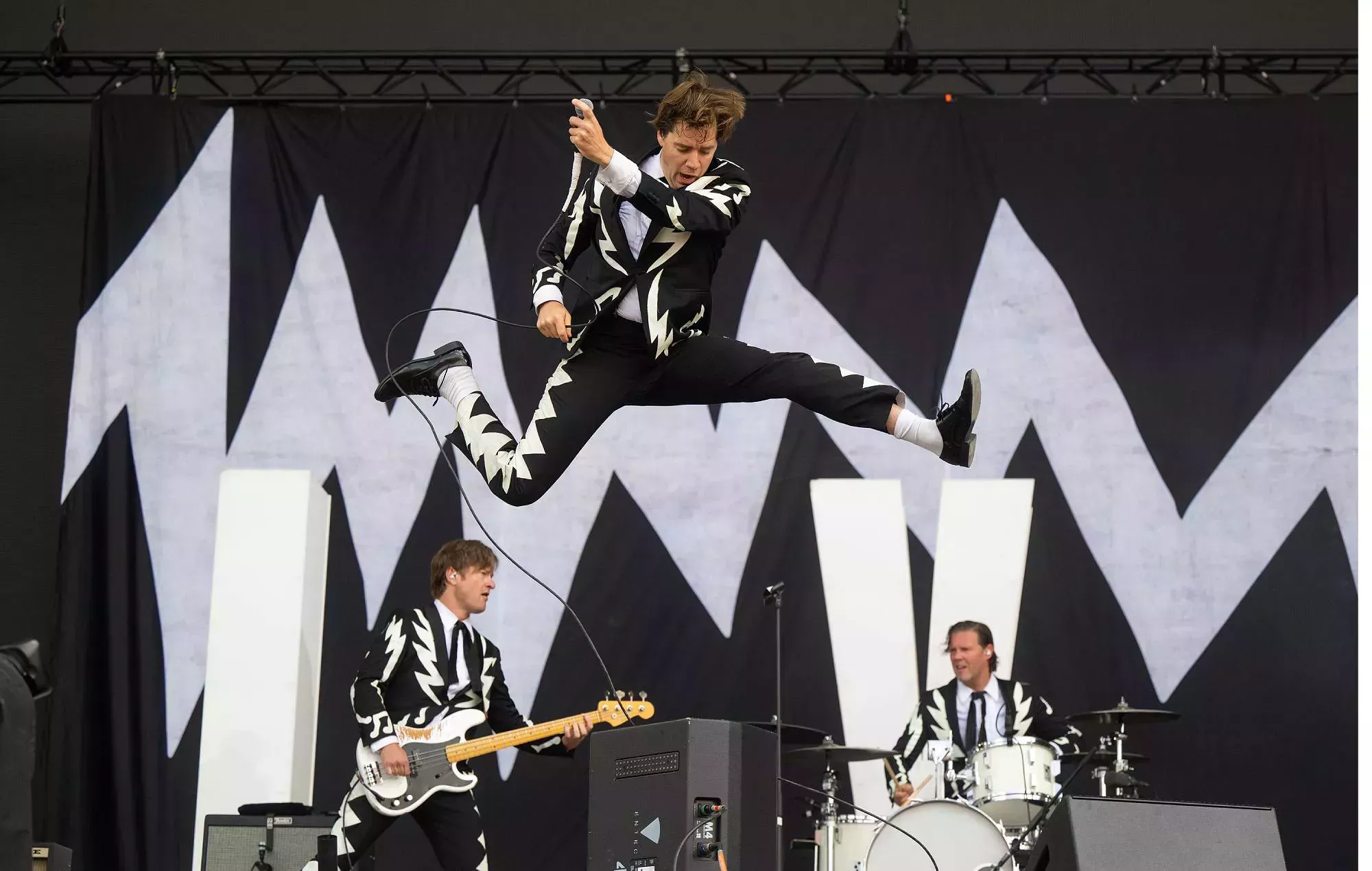 The Hives lanza dos nuevos singles punky, 'Trapdoor Solution' y 'The Bomb'