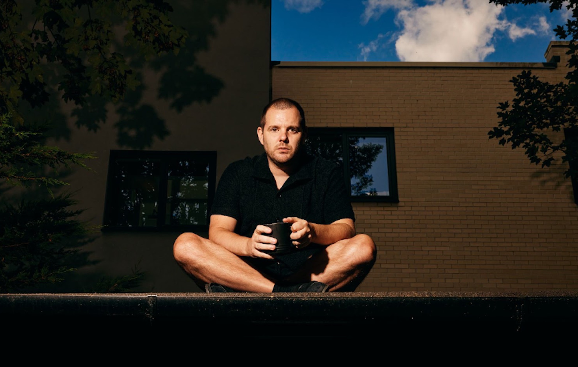 The Streets comparte su nuevo tema "Too Much Yayo", centrado en el club