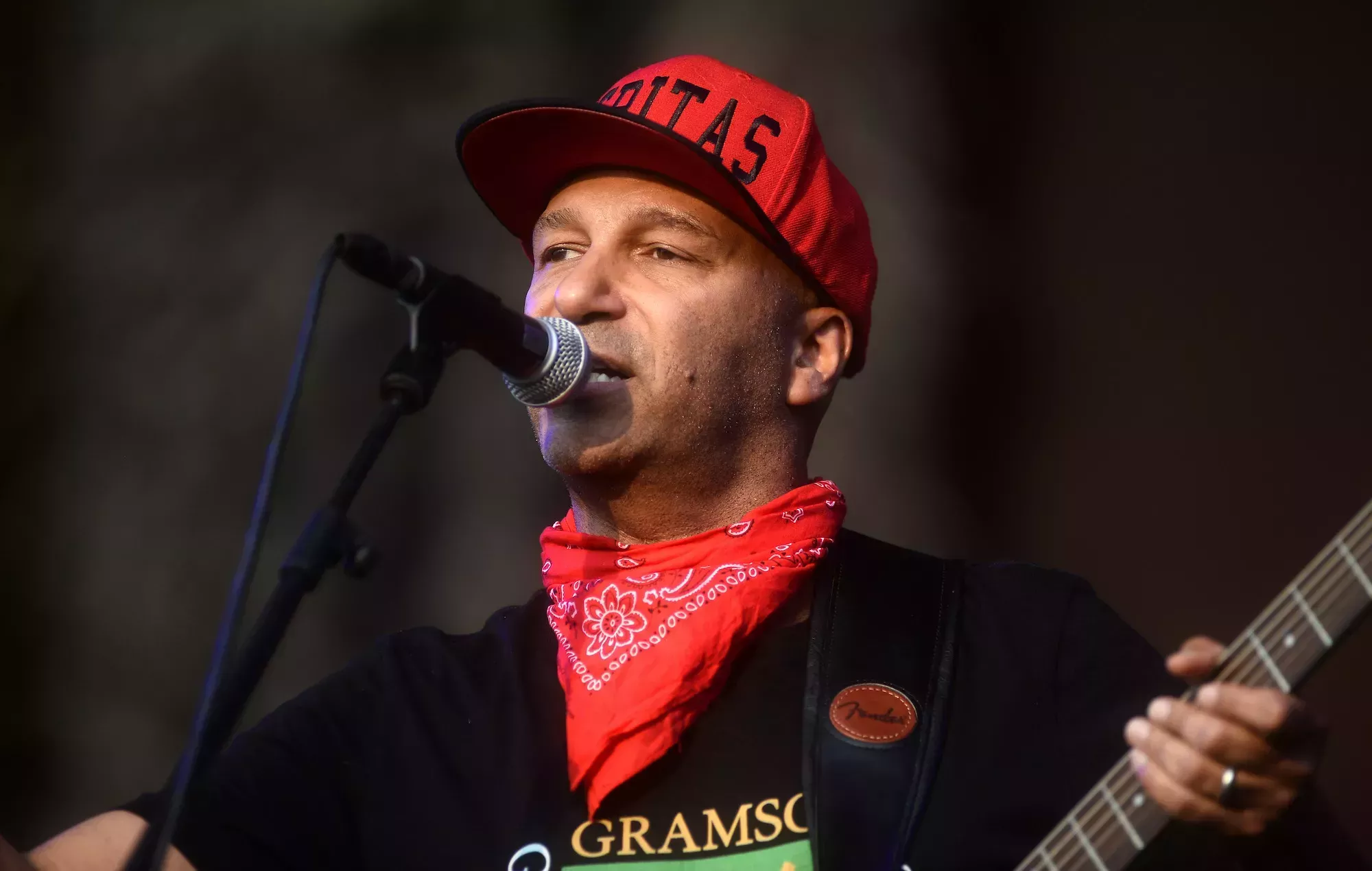 Vea a Tom Morello tocar en la inauguración del único club de striptease sindicalizado de Estados Unidos