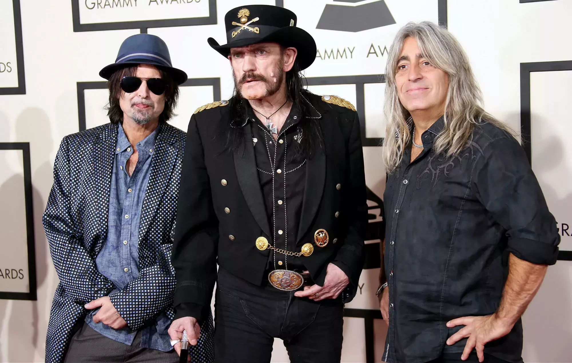 Vea cómo los miembros supervivientes de Motörhead consagran las cenizas de Lemmy