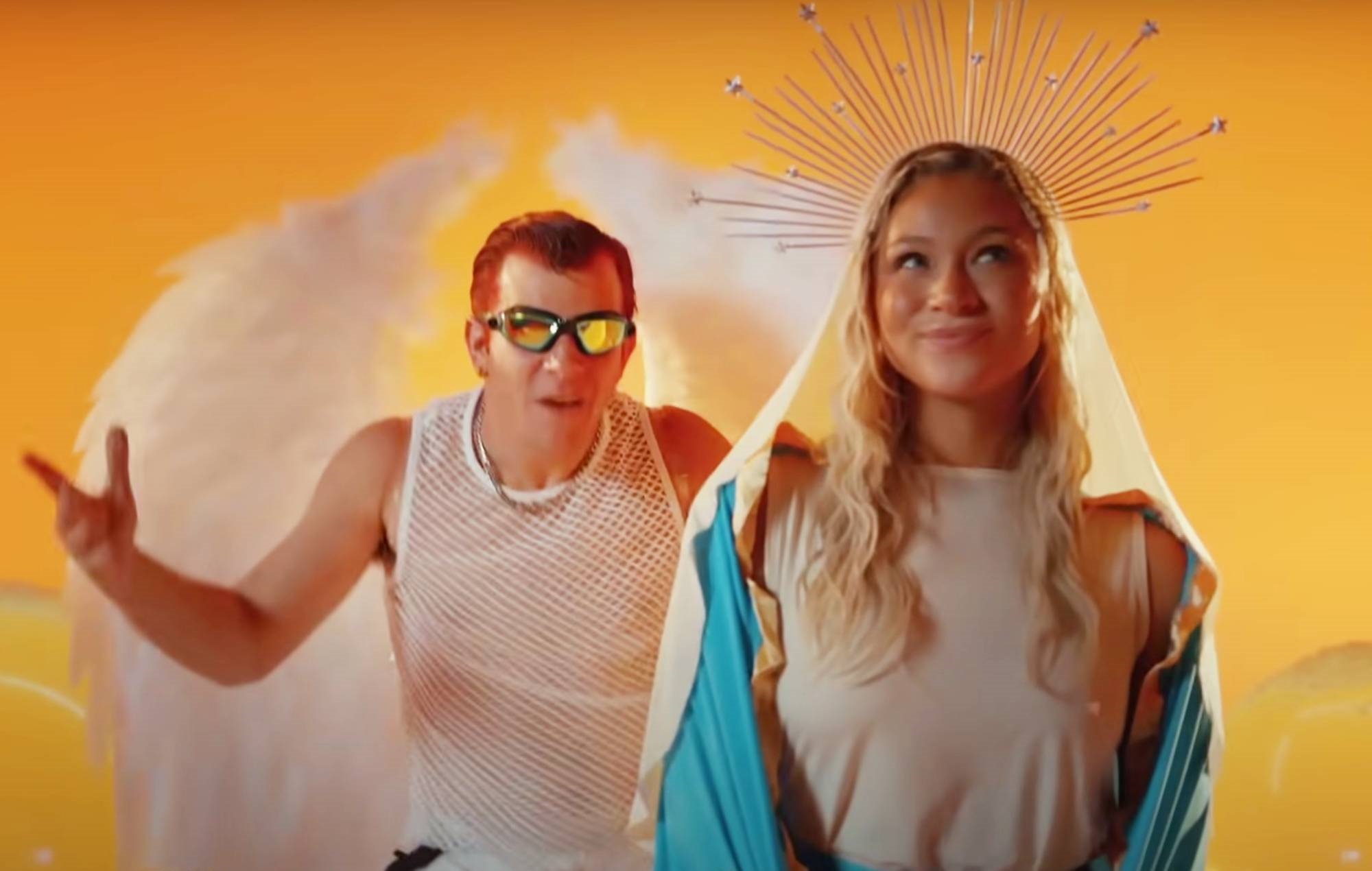 Ver el vídeo completo de la canción viral de TikTok "Planet Of The Bass