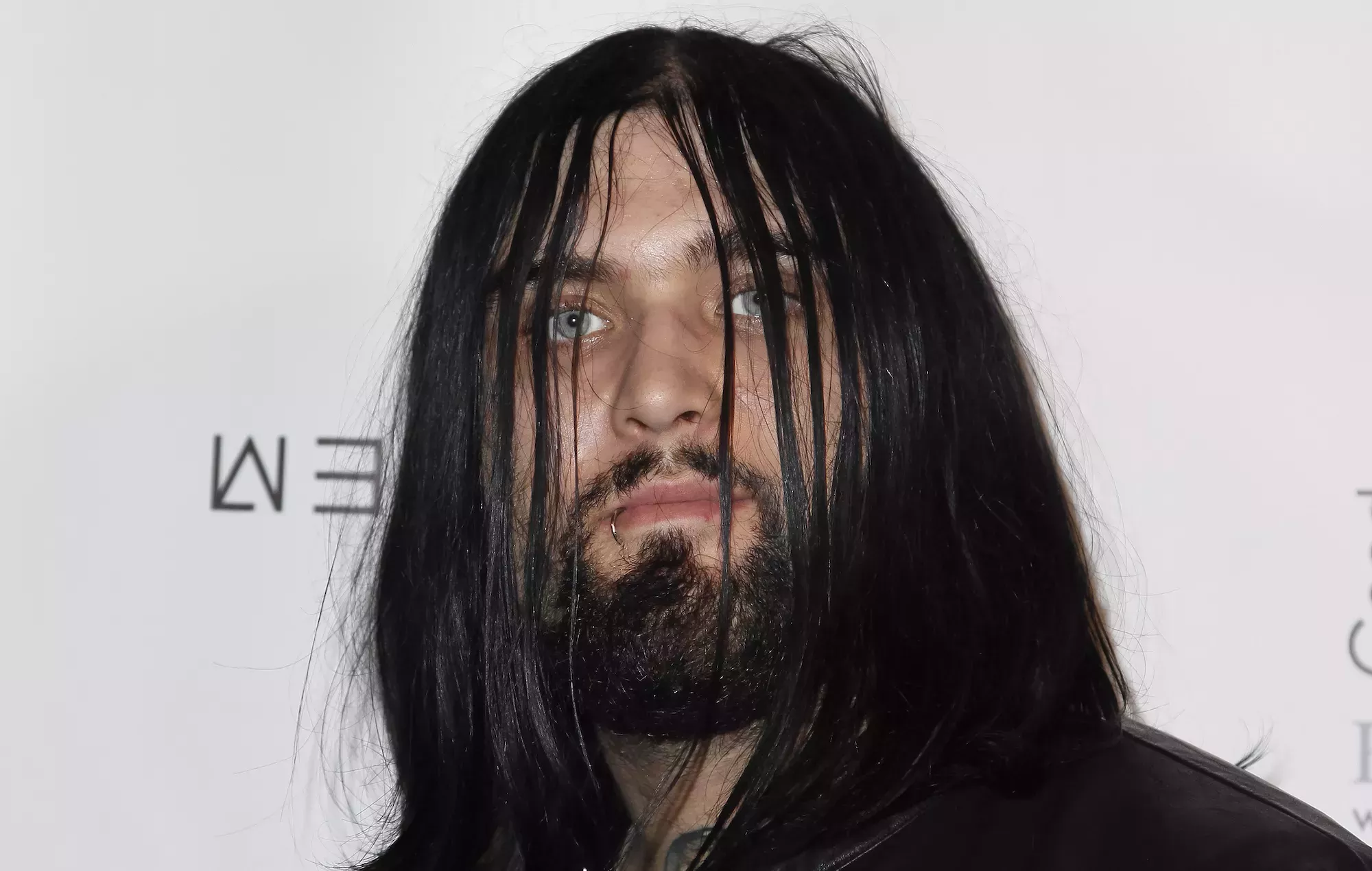 Wes, el hijo de Nicolas Cage, anuncia su nuevo single en solitario 