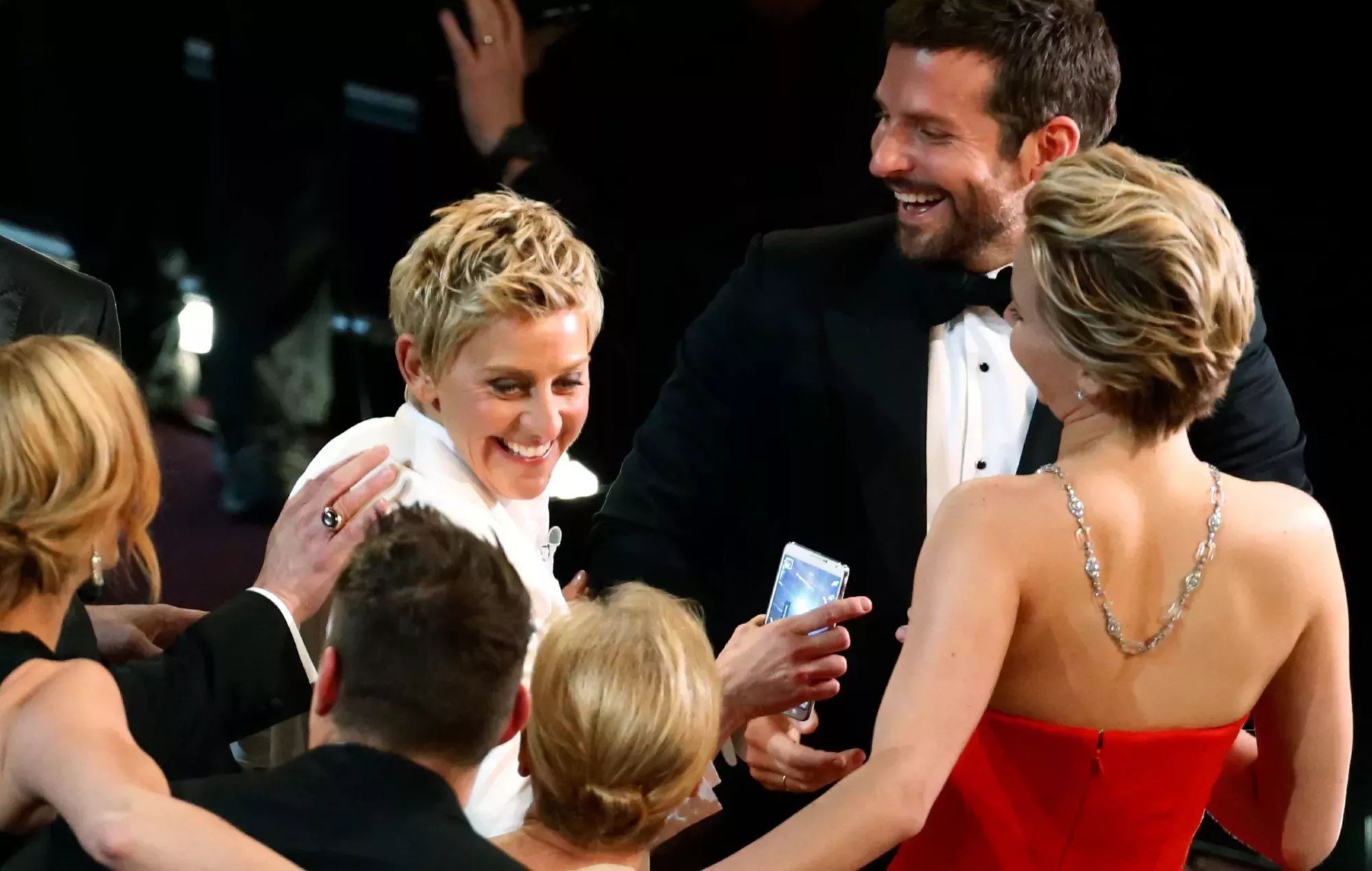 X de Elon Musk borra por error el famoso selfie de Ellen DeGeneres en los Oscars