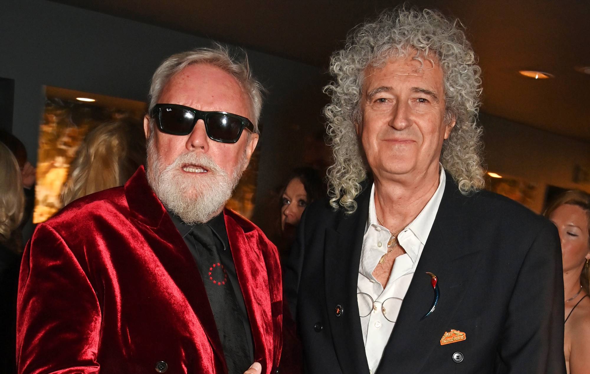 Brian May y Roger Taylor anuncian la formación y las fechas de la gira de la "banda tributo oficial" Queen Extravaganza