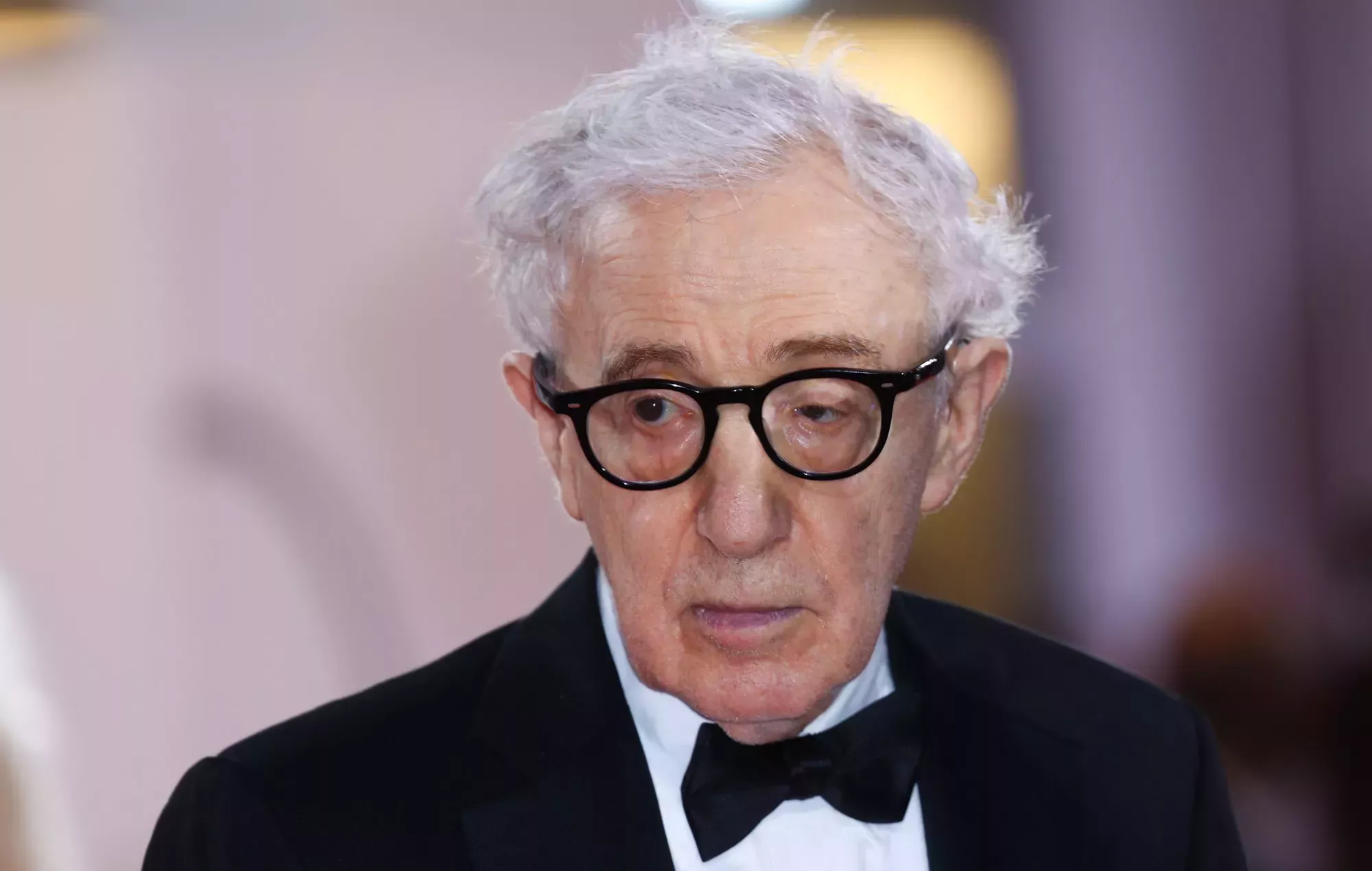 El estreno de Woody Allen, interrumpido por manifestantes al grito de 