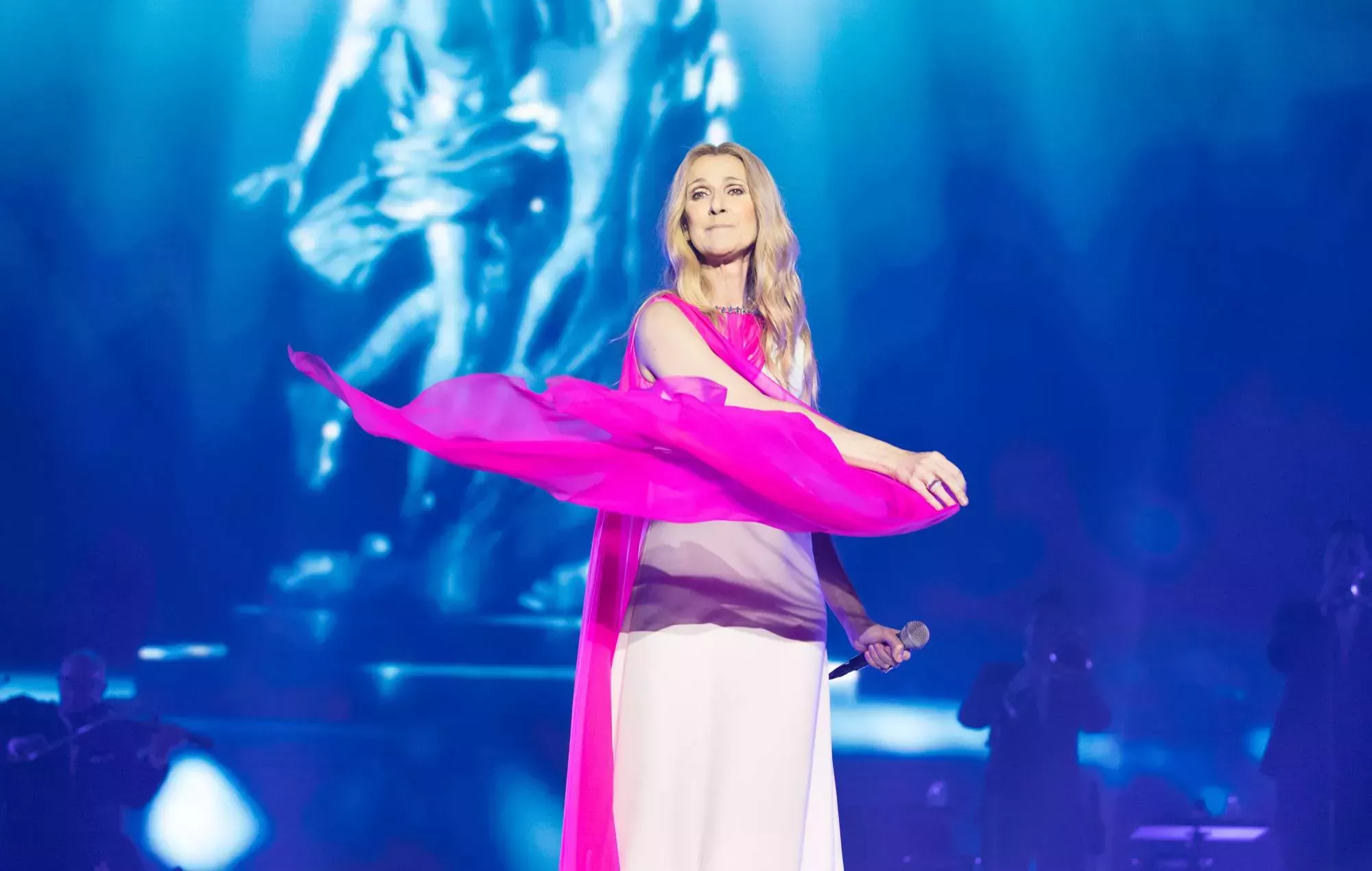 La hermana de Celine Dion comparte información actualizada sobre la batalla de la cantante contra el síndrome de la persona rígida