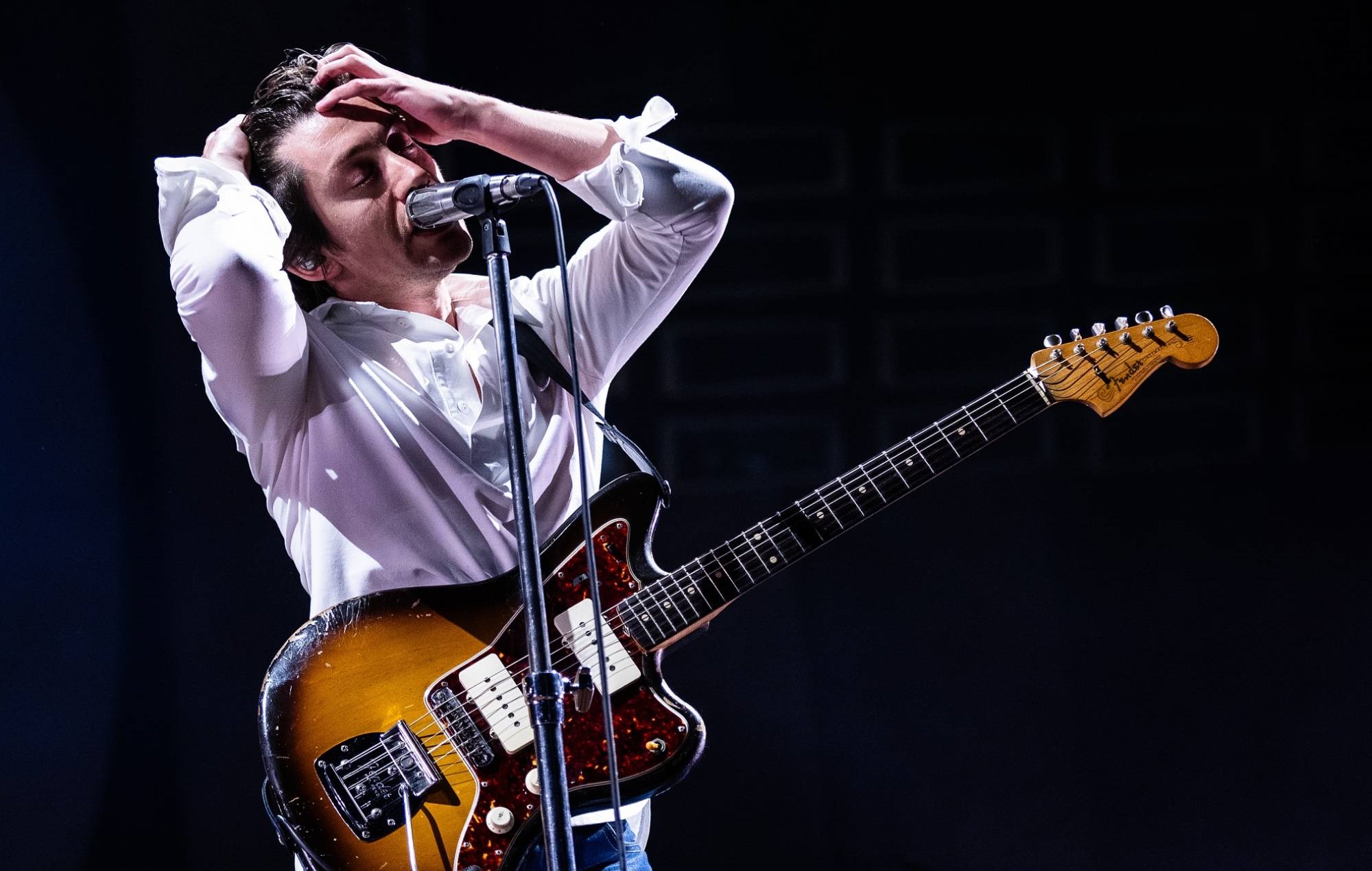 Los Arctic Monkeys estrenan en directo el tema "Hello You" de "The Car