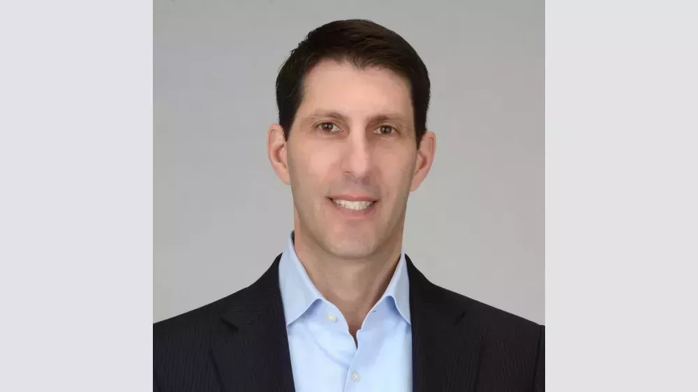 Movimientos en la industria musical: Warner Music Group nombra director financiero a Bryan Castellani, ejecutivo de Disney