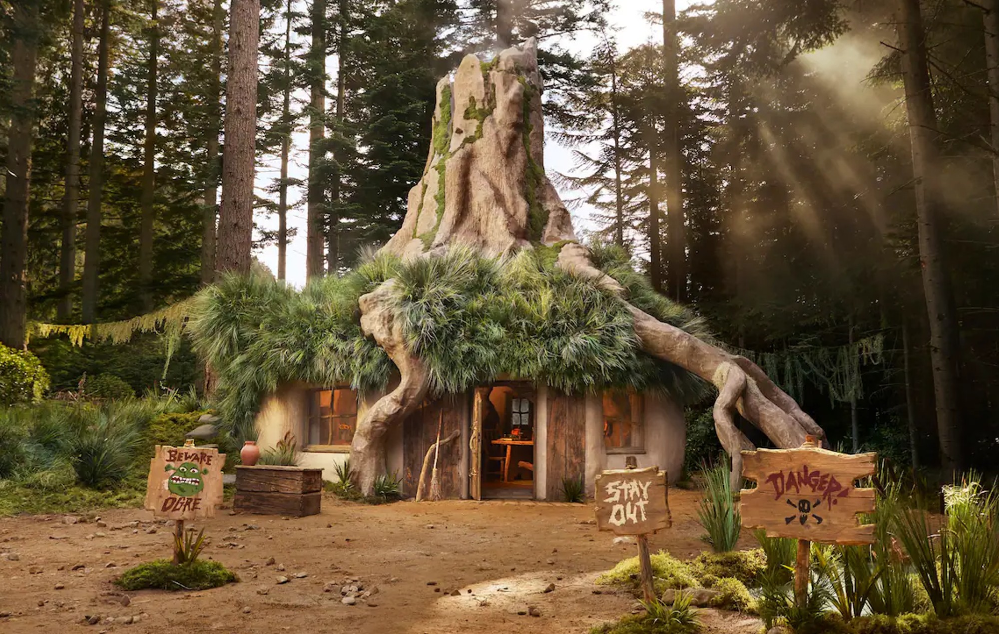 Puedes reservar alojamiento en el pantano de Shrek en Airbnb