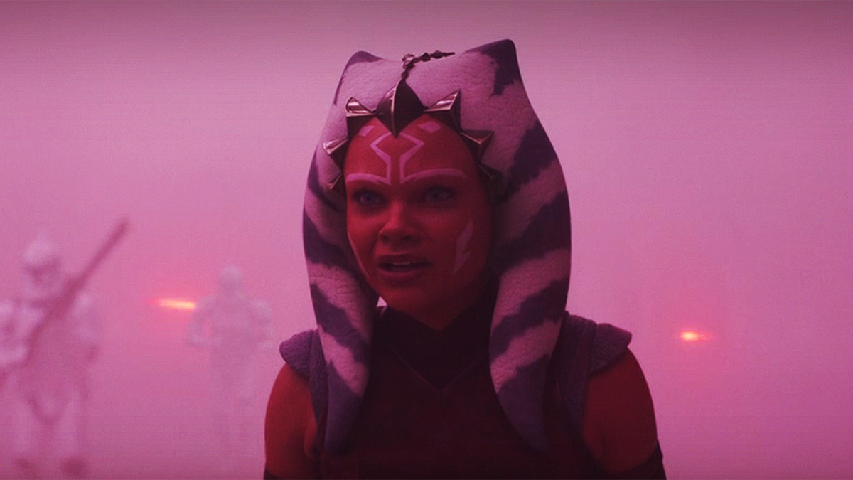 ¿Quién interpreta a la joven Ahsoka en el episodio 5 de la primera temporada?
