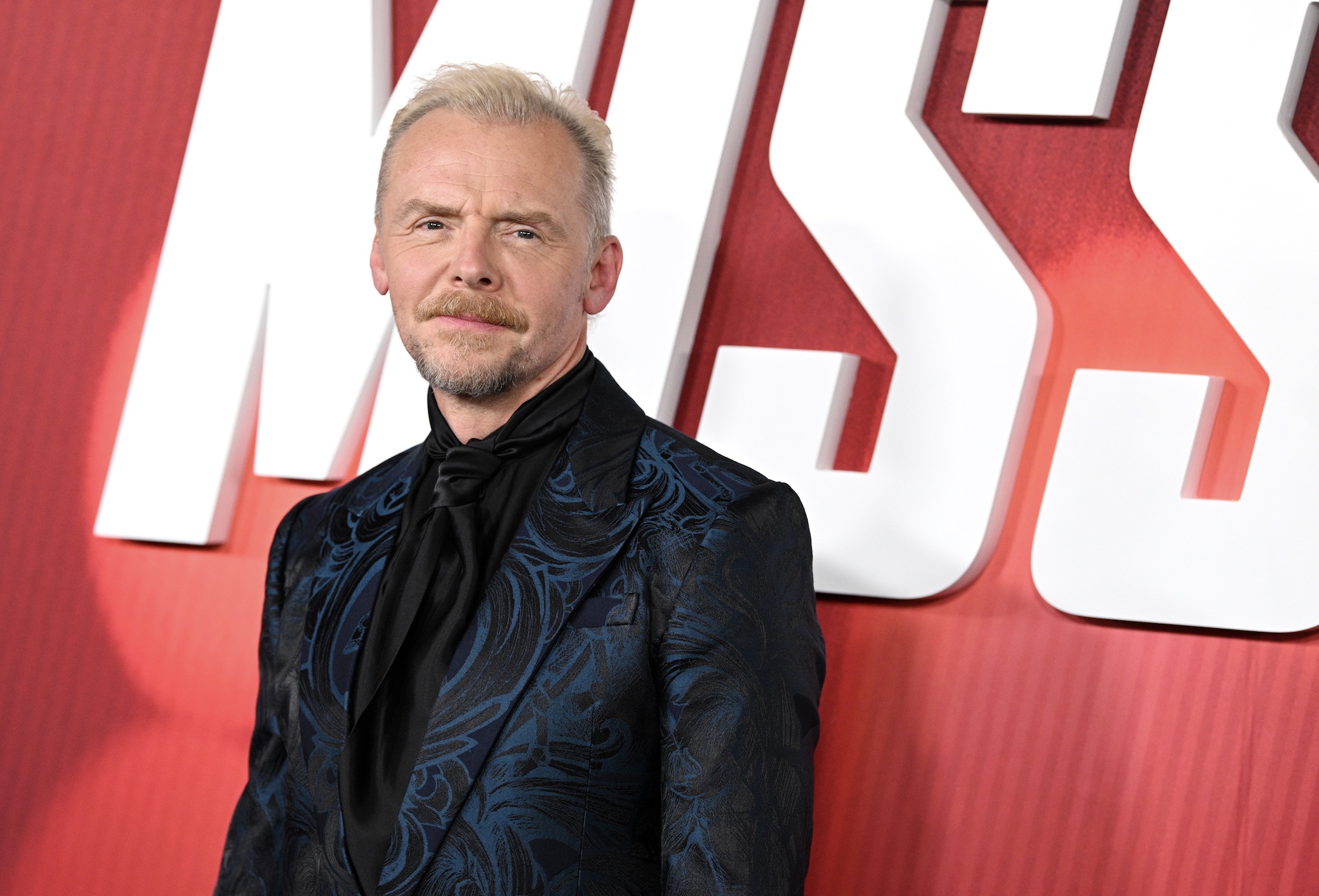 Simon Pegg rinde homenaje a su difunto padre, músico de jazz