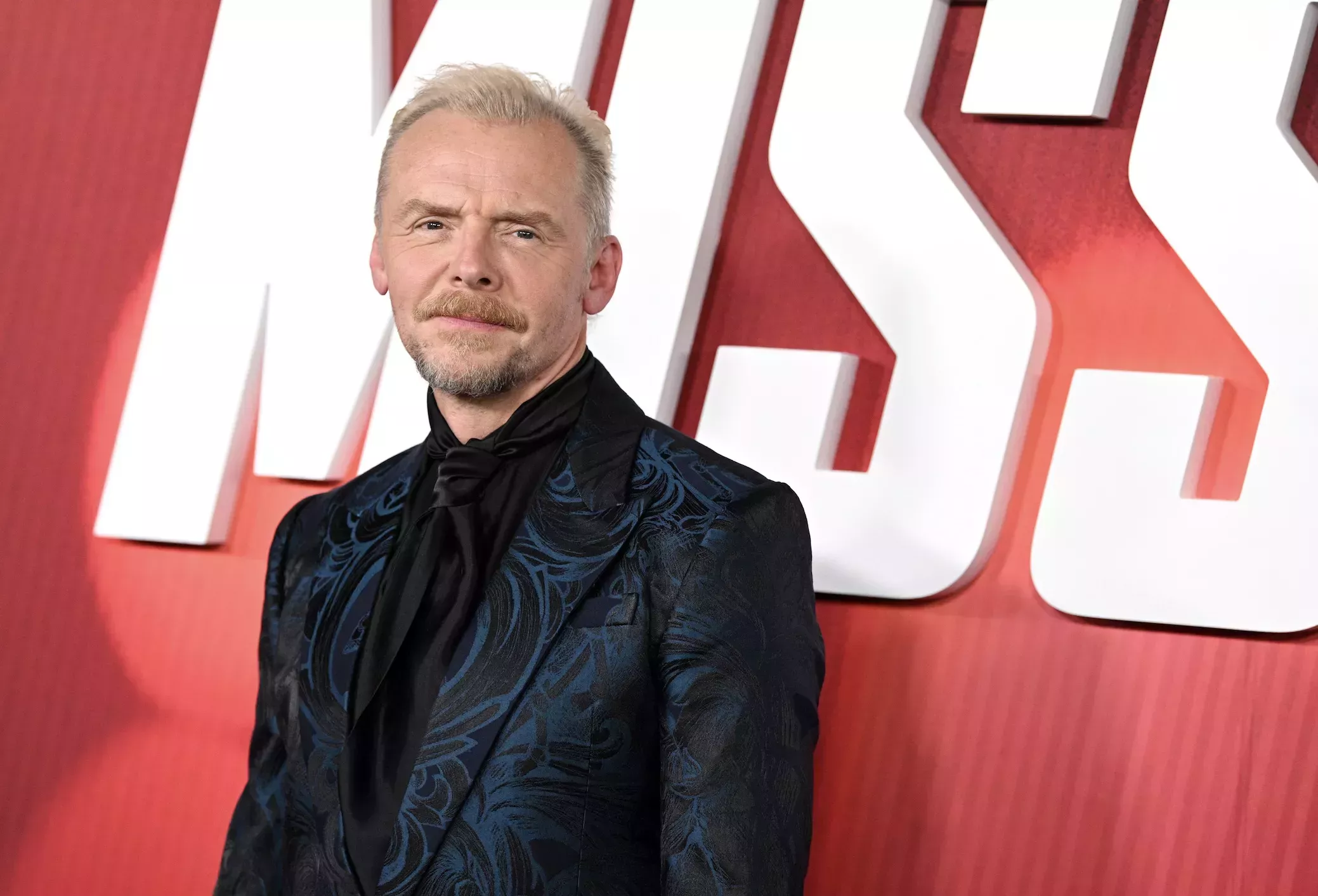 Simon Pegg rinde homenaje a su difunto padre, músico de jazz