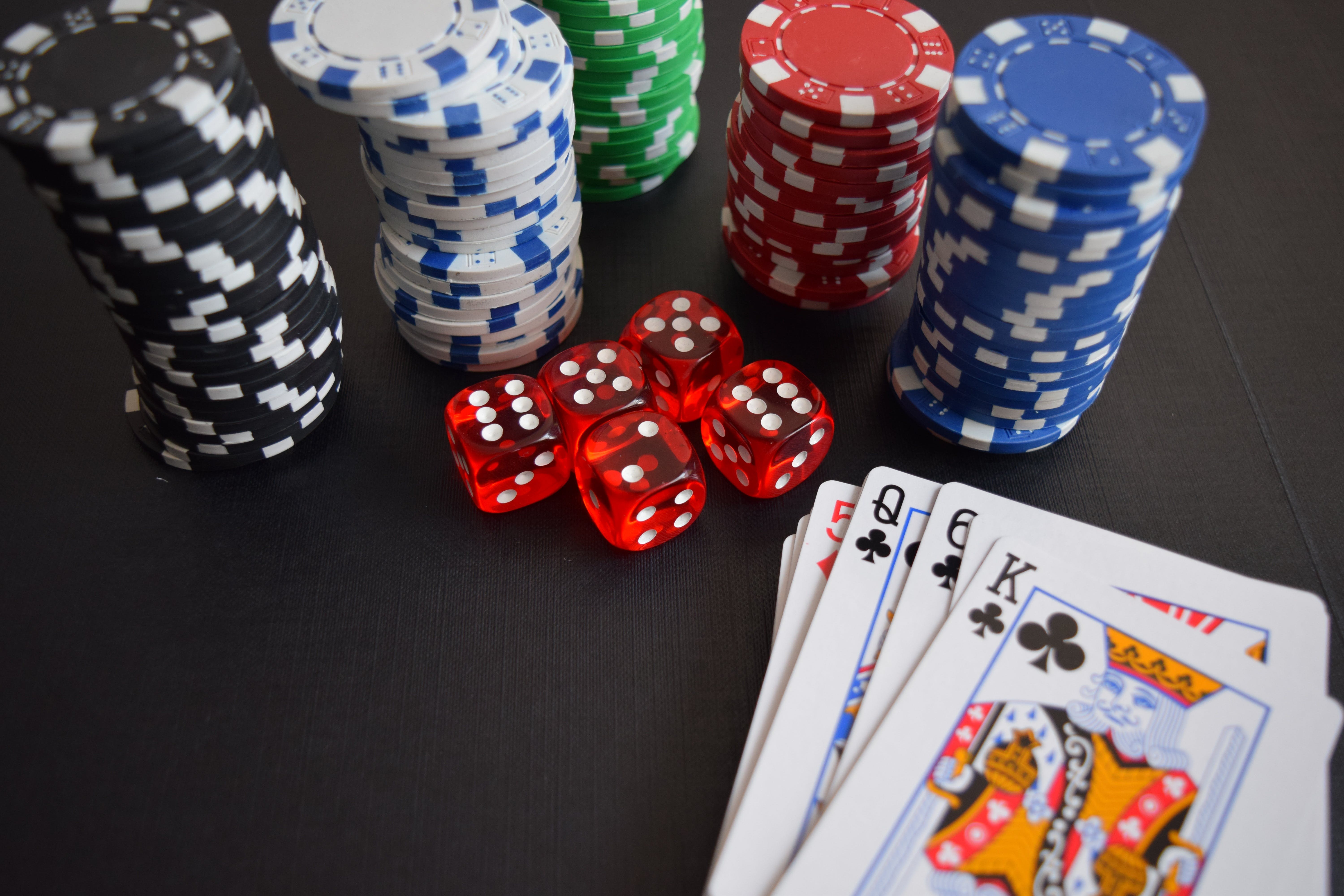Cómo escoger los mejores bonos de casino y mantenerse alejado de las ofertas engañosas con términos fraudulentos