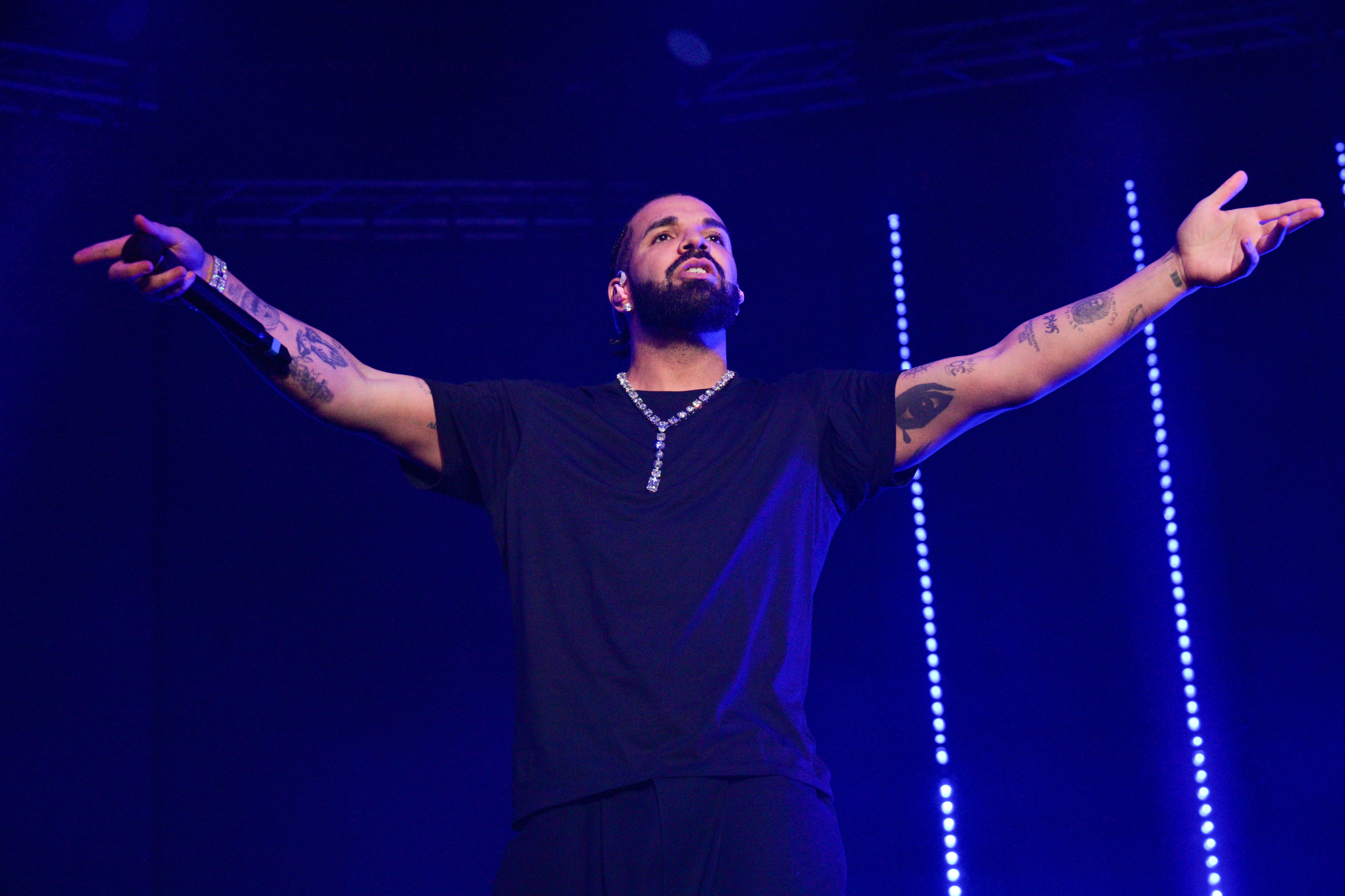 

	
		Drake presenta su álbum "For All the Dogs" con SZA y Bad Bunny (pero no con Nicki Minaj)
	
	