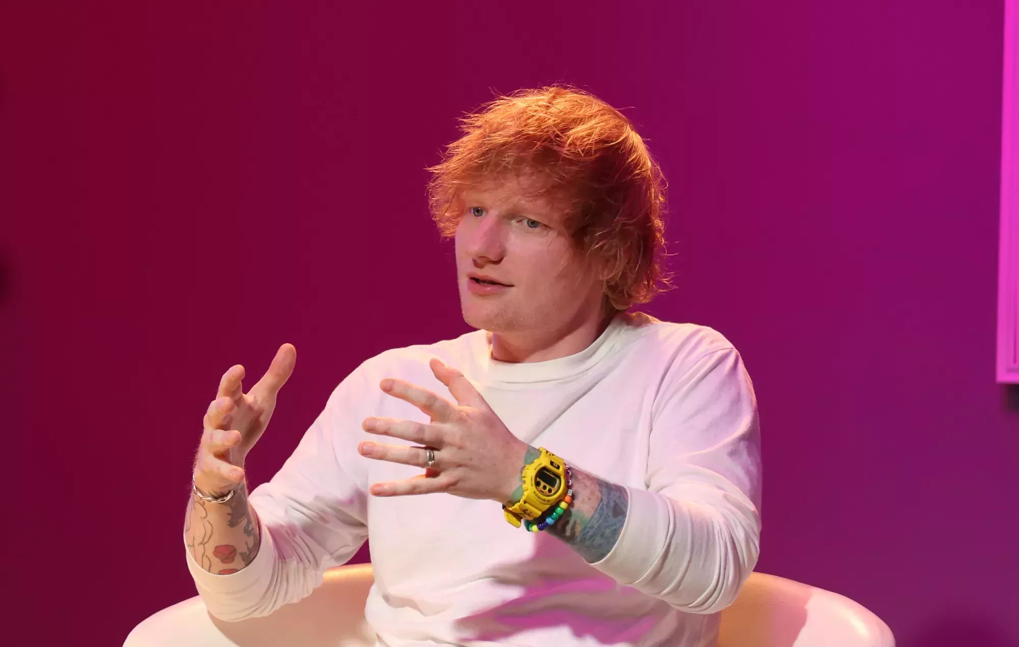 Ed Sheeran confirma que tiene su propia tumba en su jardín trasero: 