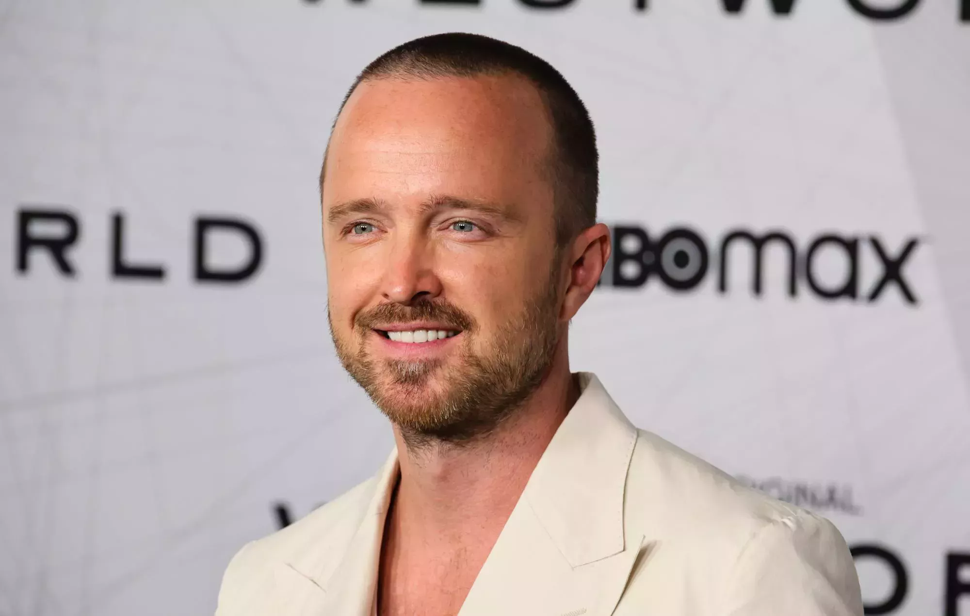 El actor de 'Breaking Bad' corrige la historia de la pelea de Aaron Paul