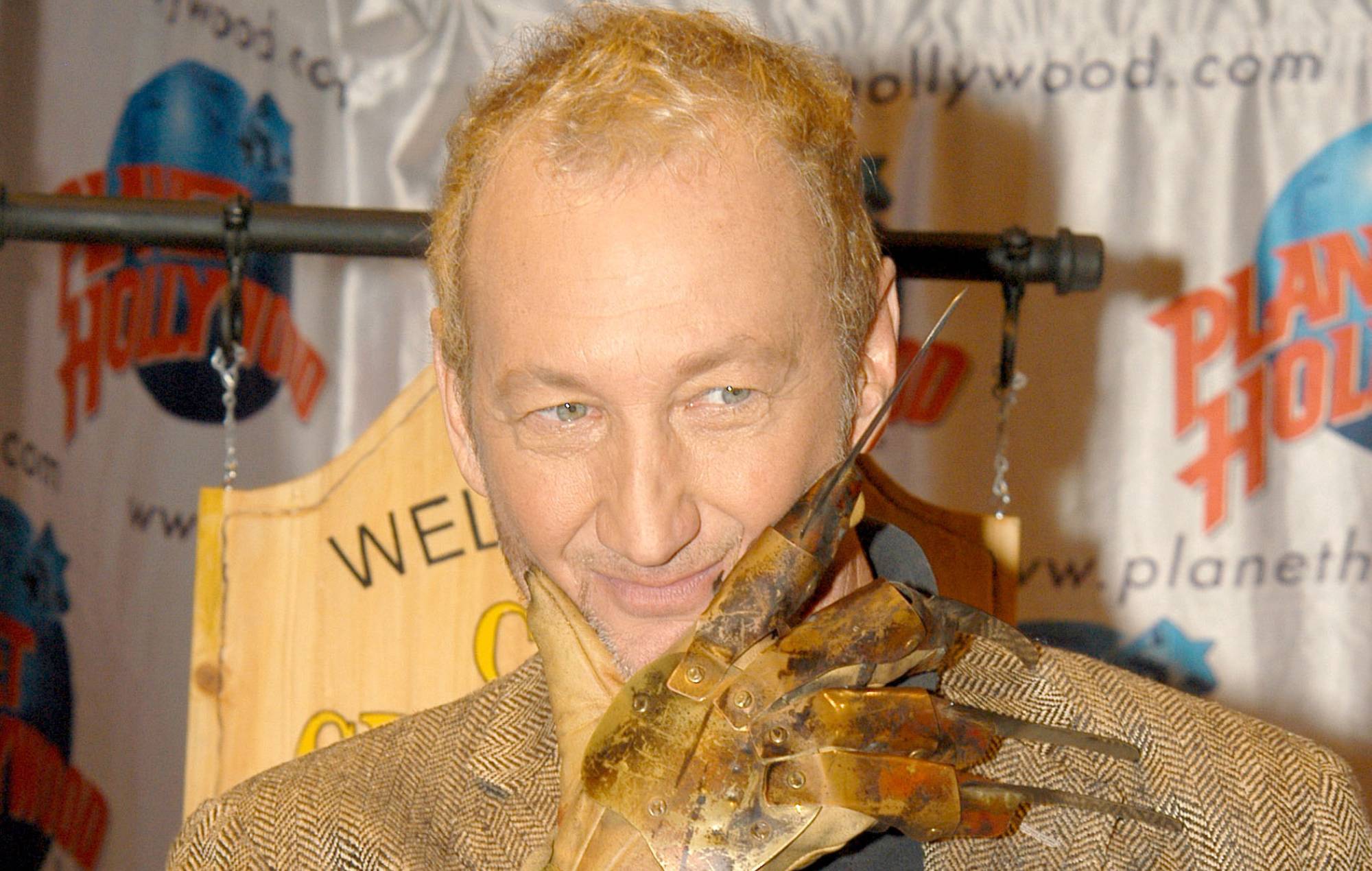 El guante de Freddy Krueger, a subasta en una nueva subasta de recuerdos