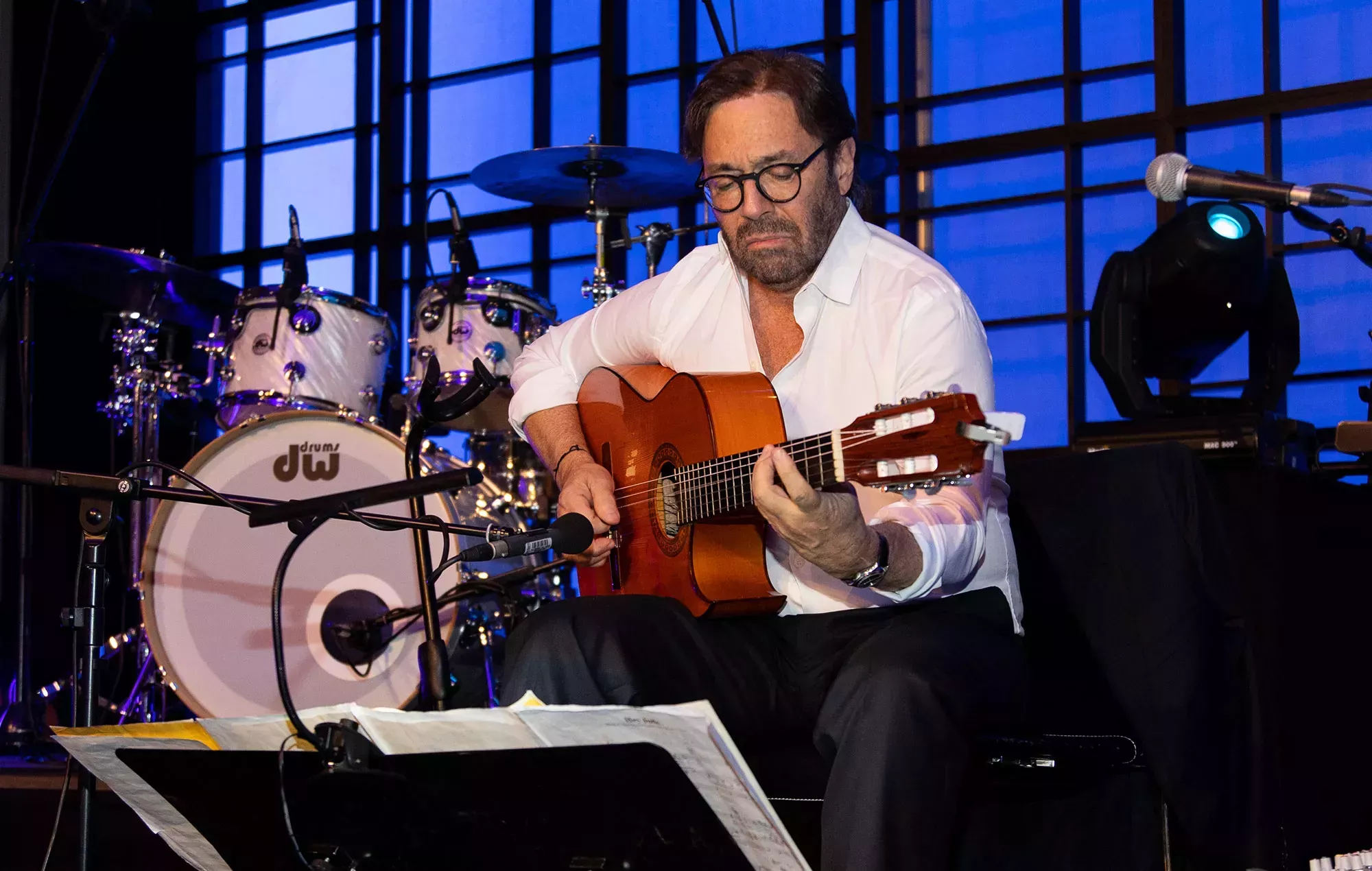 El guitarrista de jazz Al Di Meola sufre un infarto mientras actuaba en Rumanía