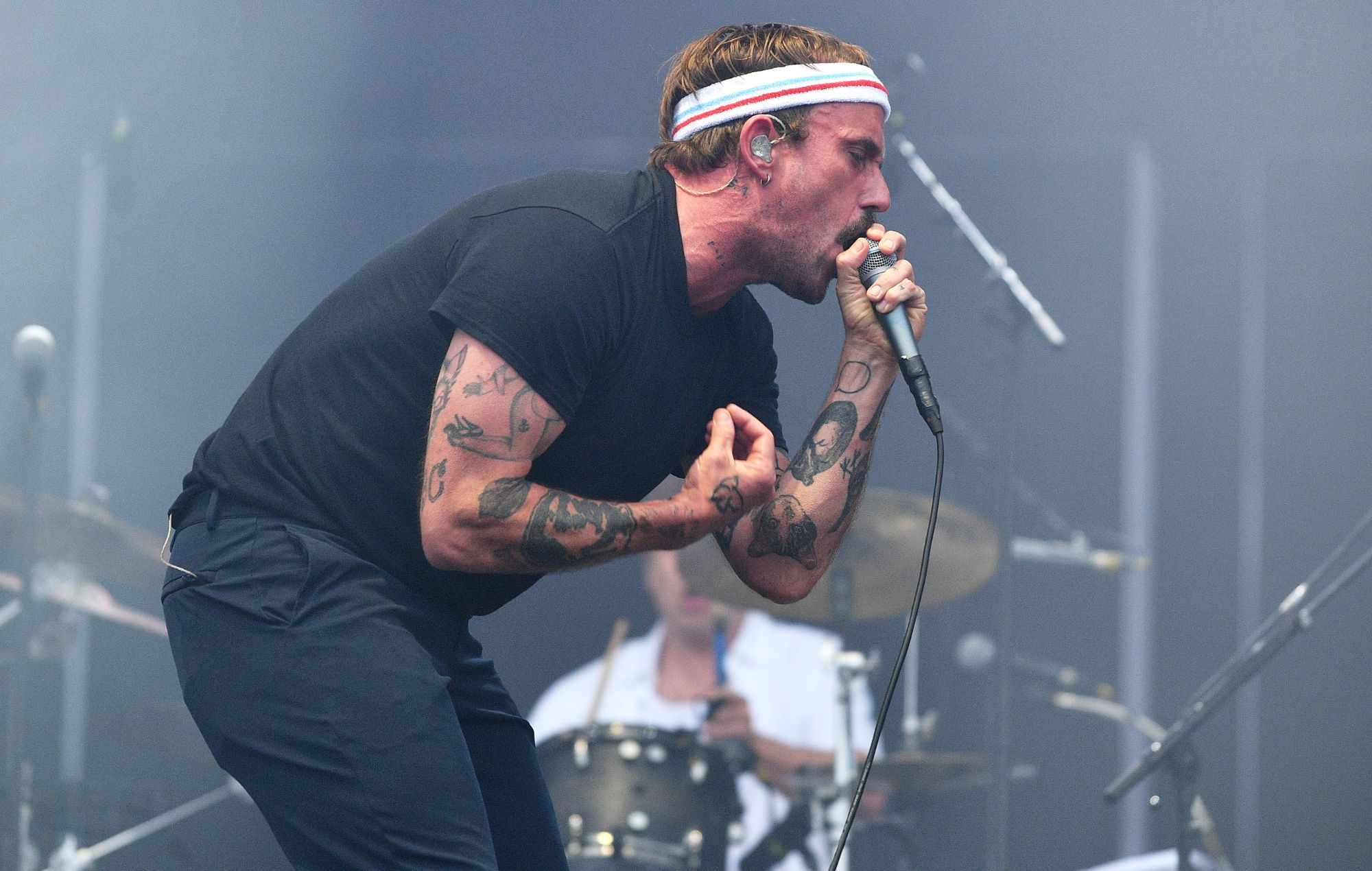 IDLES presenta su nuevo y estridente single "Dancer".