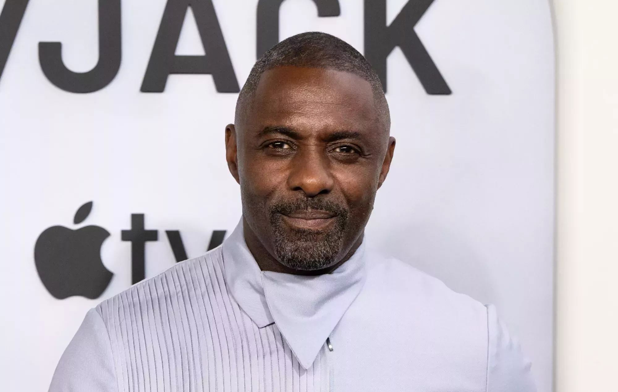 Idris Elba dice que lleva un año en terapia porque es un 