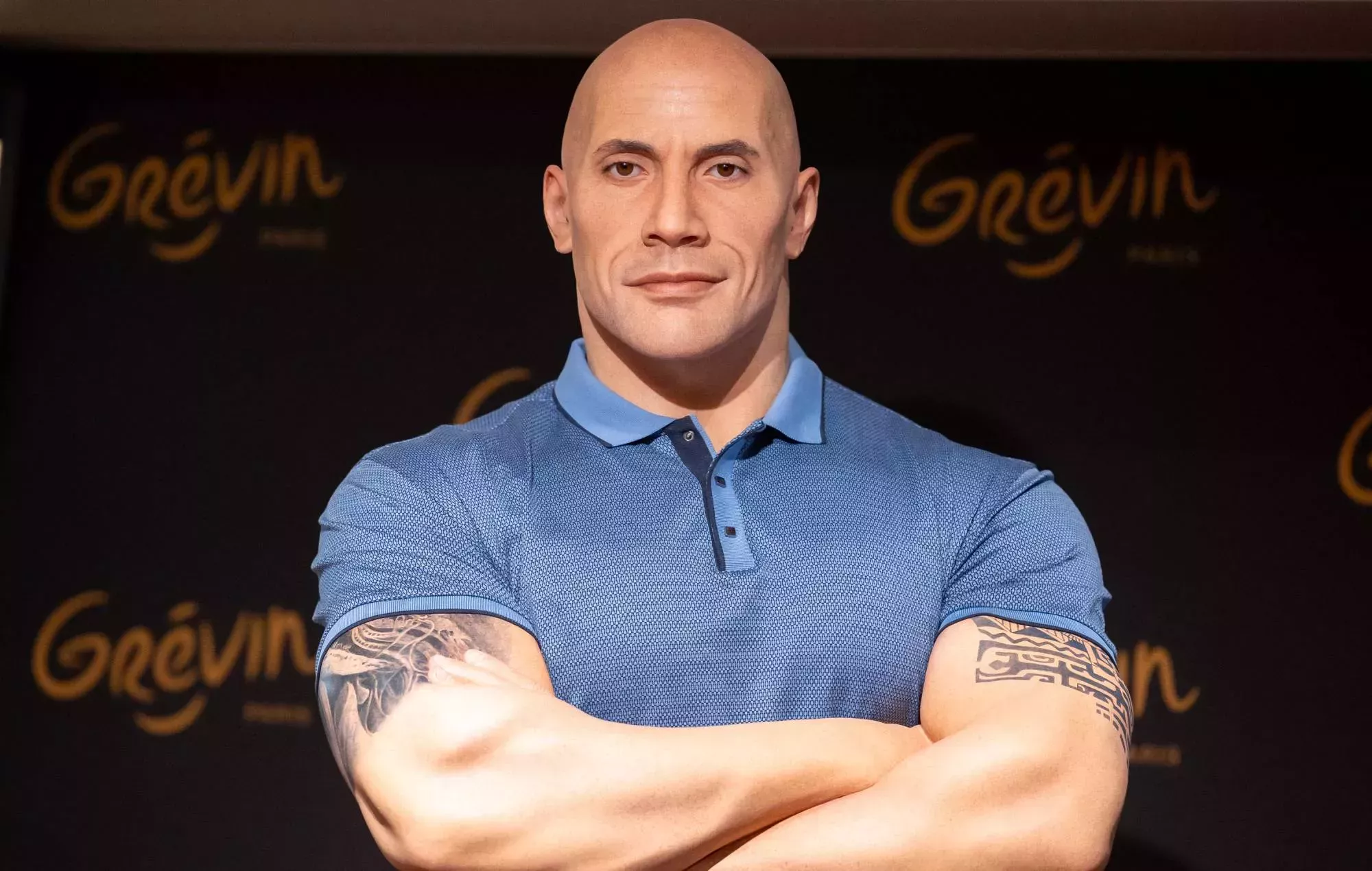 Internet se ríe de la nueva figura de cera de Dwayne Johnson