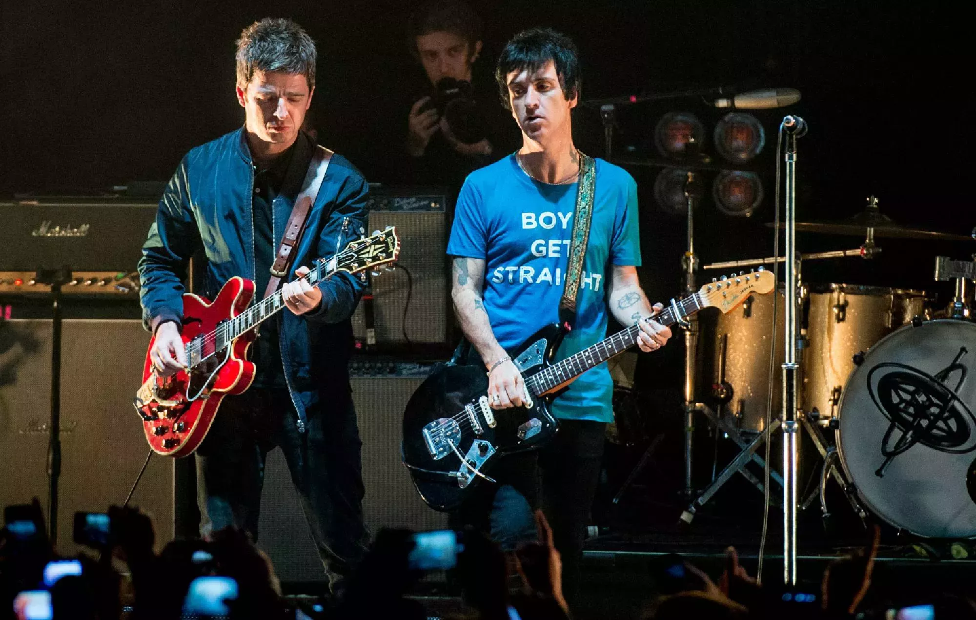 Johnny Marr dice que dejó de beber tras regalarle una guitarra a Noel Gallagher