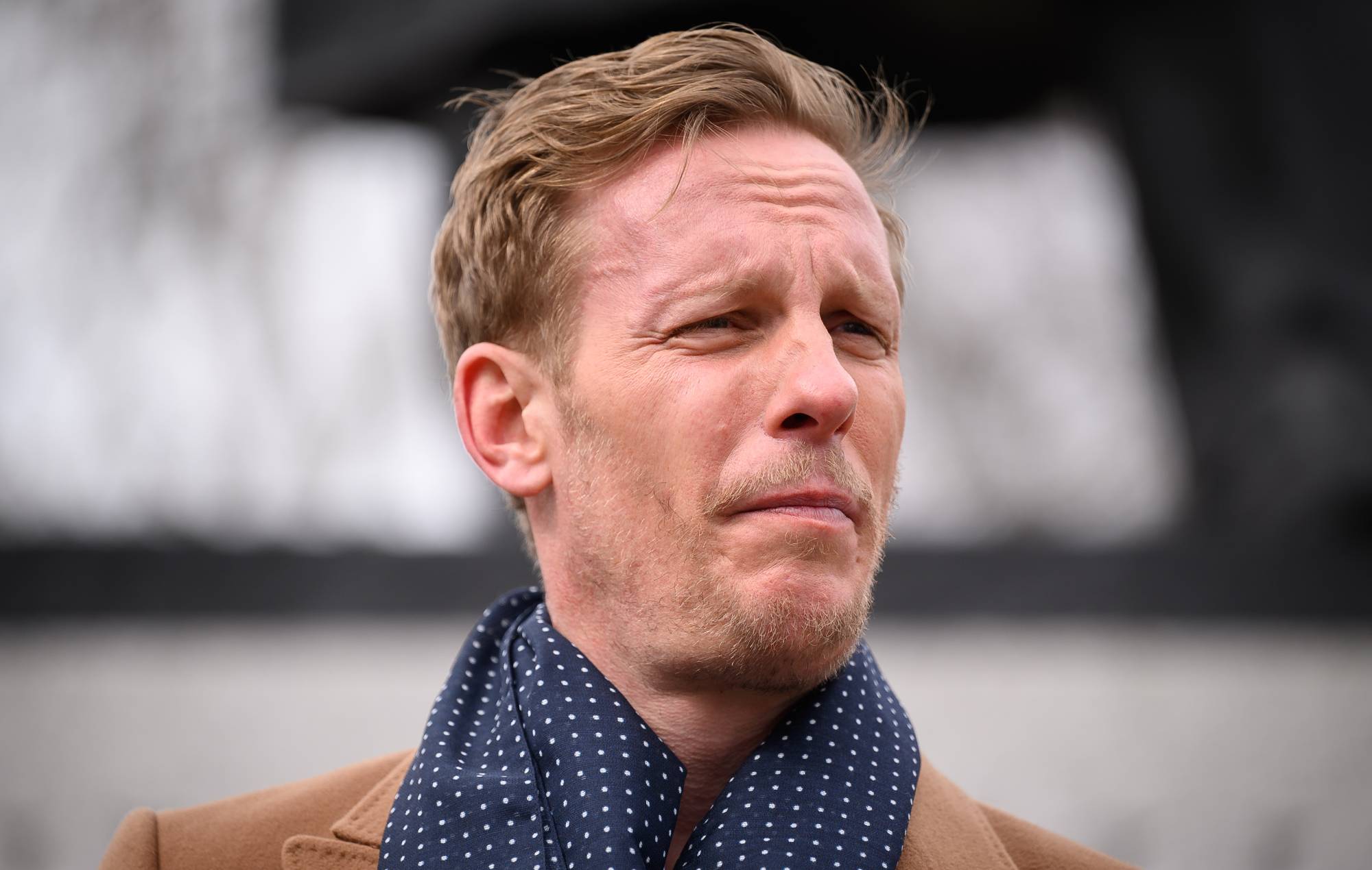 Laurence Fox habría sido detenido por "conspiración para cometer daños criminales"