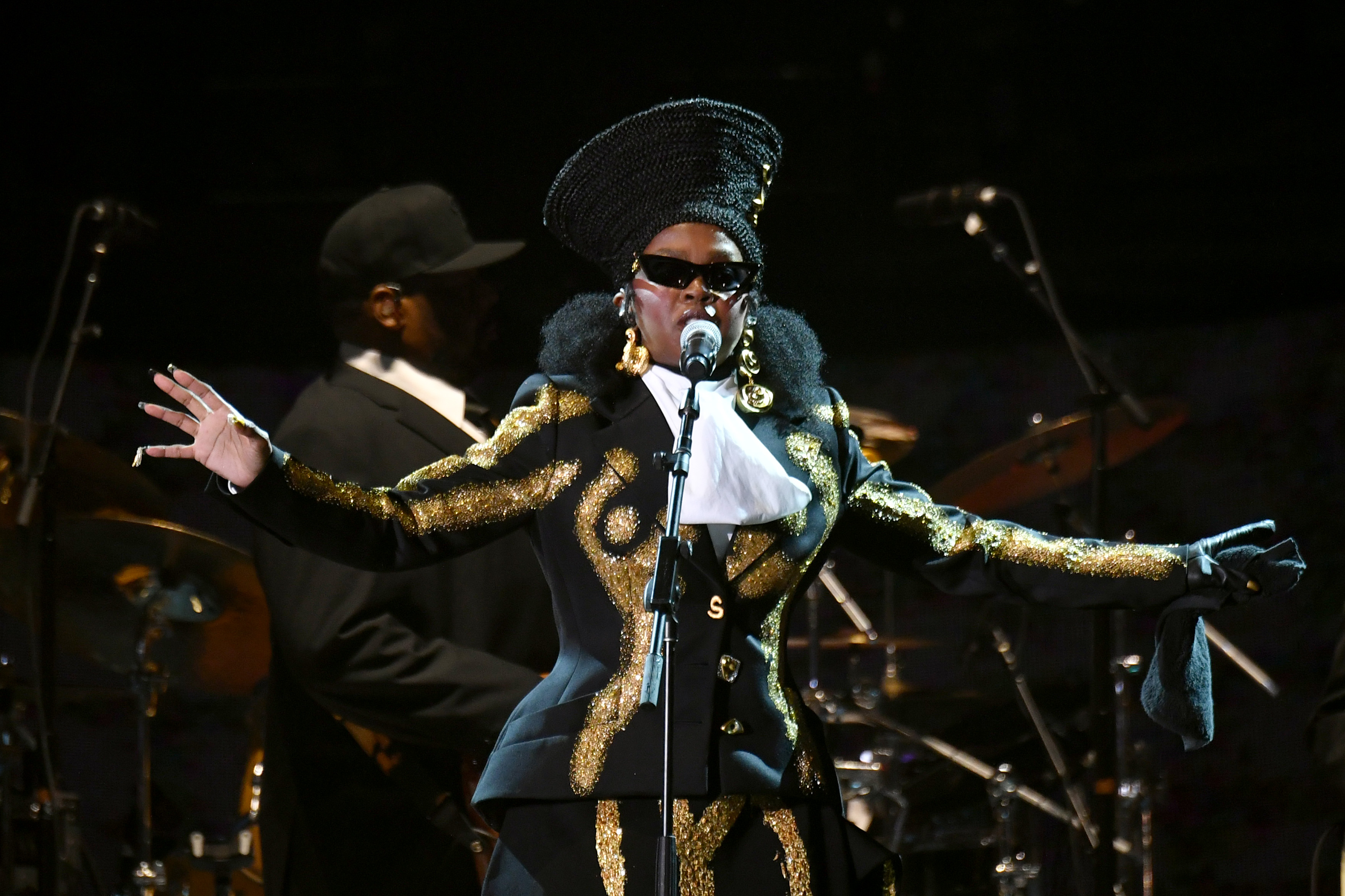 

	
		Lauryn Hill celebra los 25 años de "Miseducation" con una reunión extra de los Fugees en el concierto inaugural de su gira en Newark: Crítica del concierto
	
	