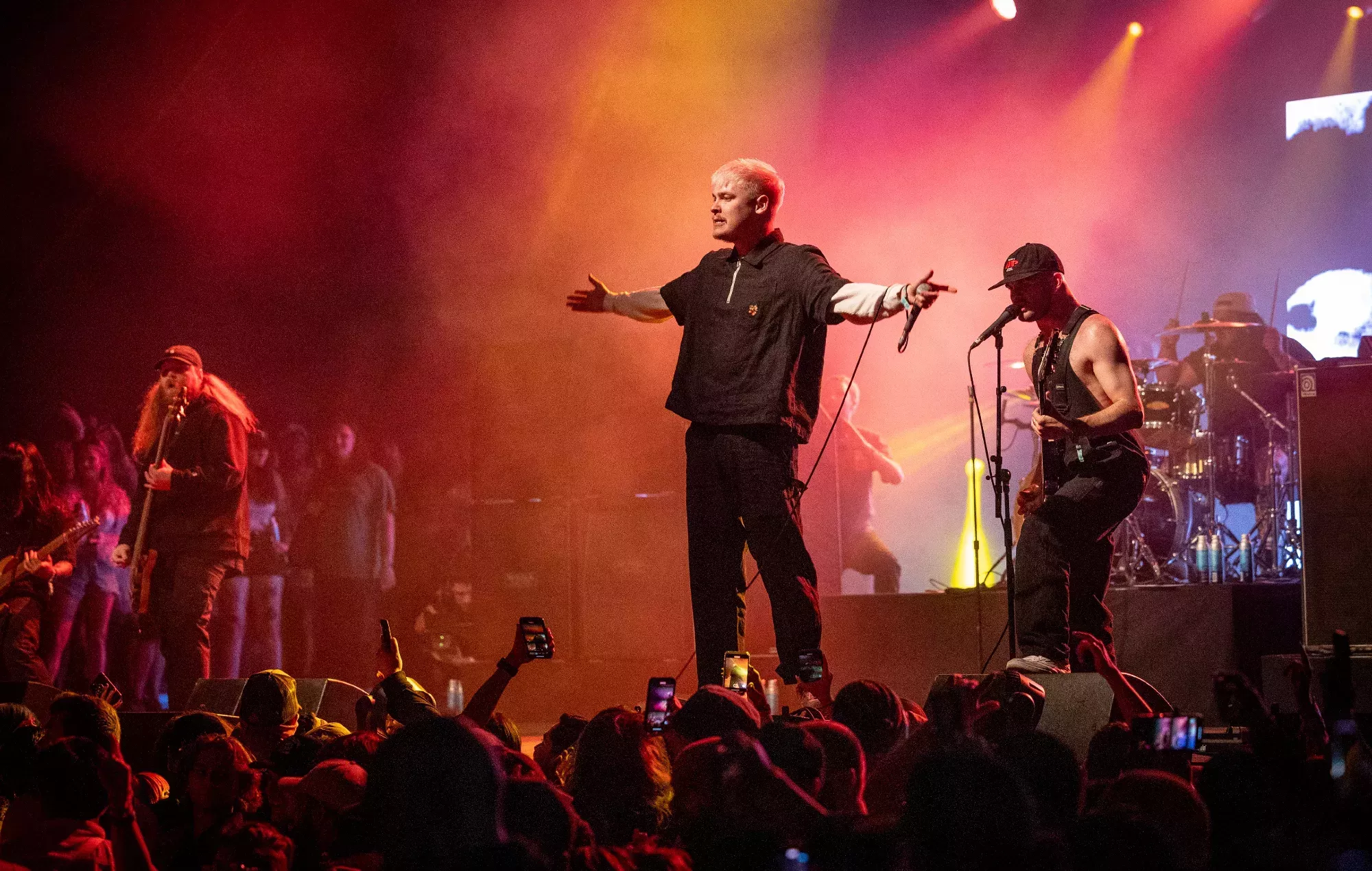 Los fans de Knocked Loose llevan 'RuneScape' y consolas Nintendo DS a sus actuaciones en directo