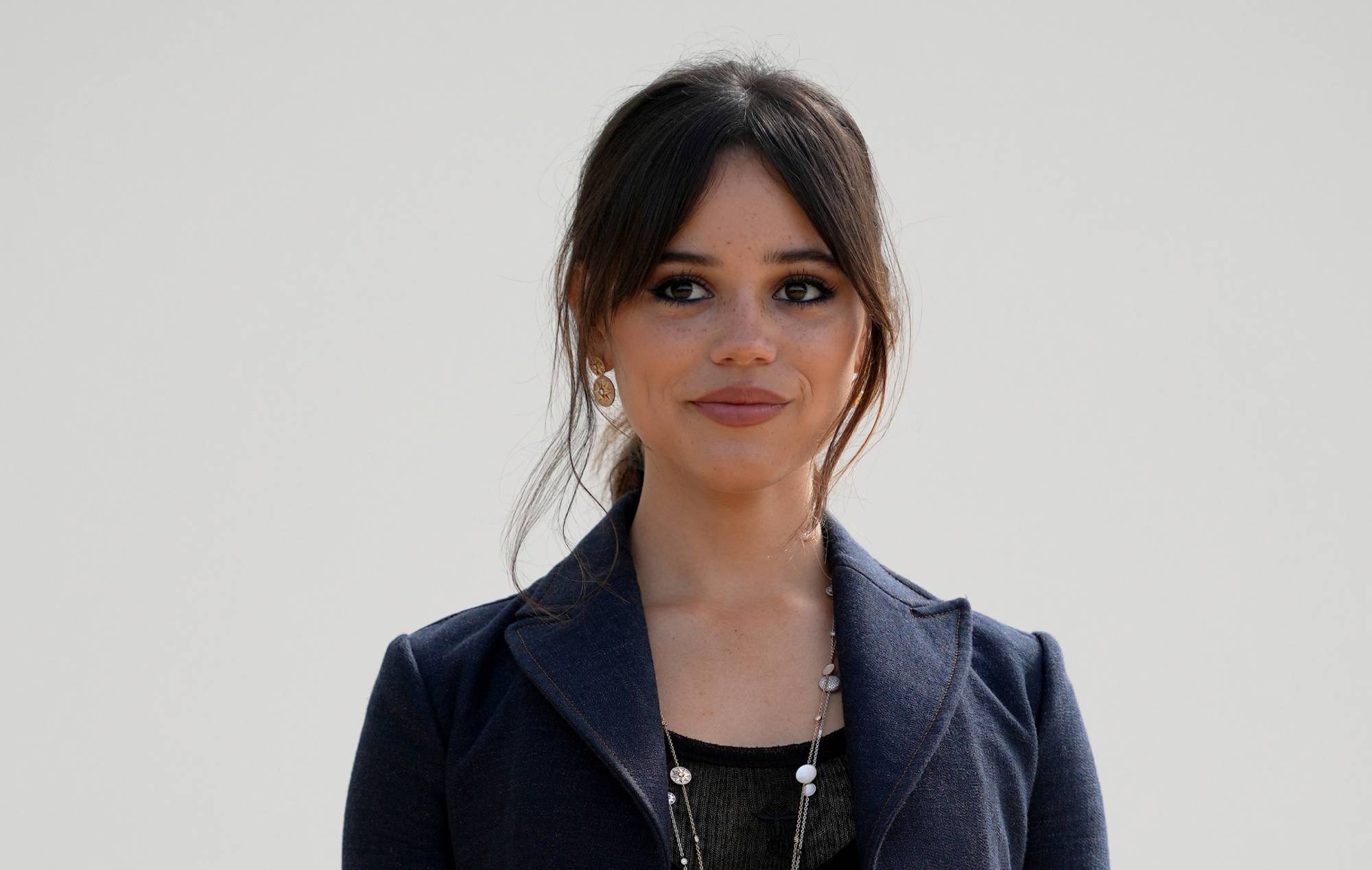 Mira el trailer del nuevo thriller de Jenna Ortega 'Finestkind'