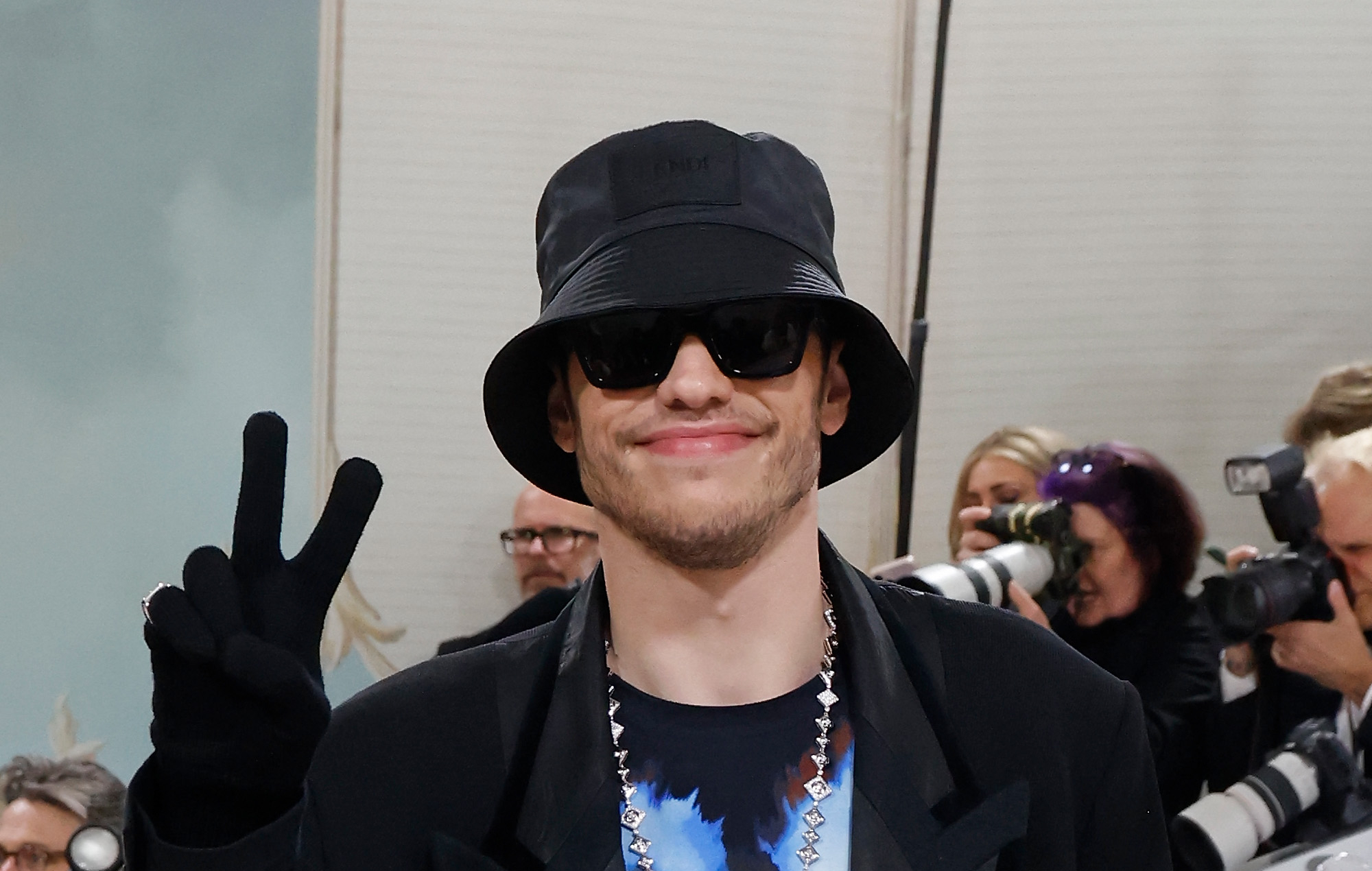 Mira la parodia de 'Barbie' en 'SNL' de Pete Davidson 'I'm Just Pete' sin tapujos