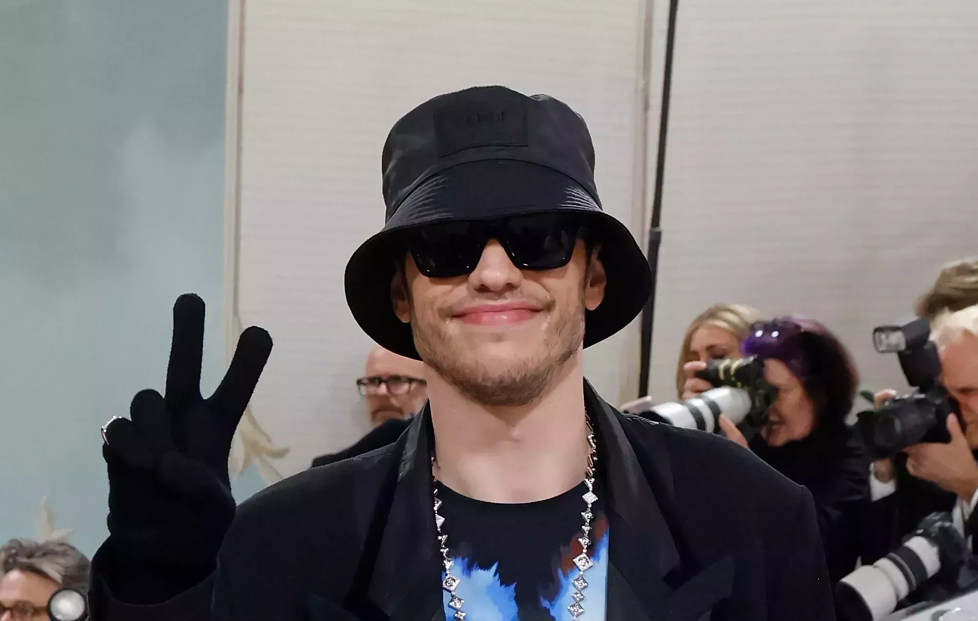 Mira la parodia de 'Barbie' en 'SNL' de Pete Davidson 'I'm Just Pete' sin tapujos