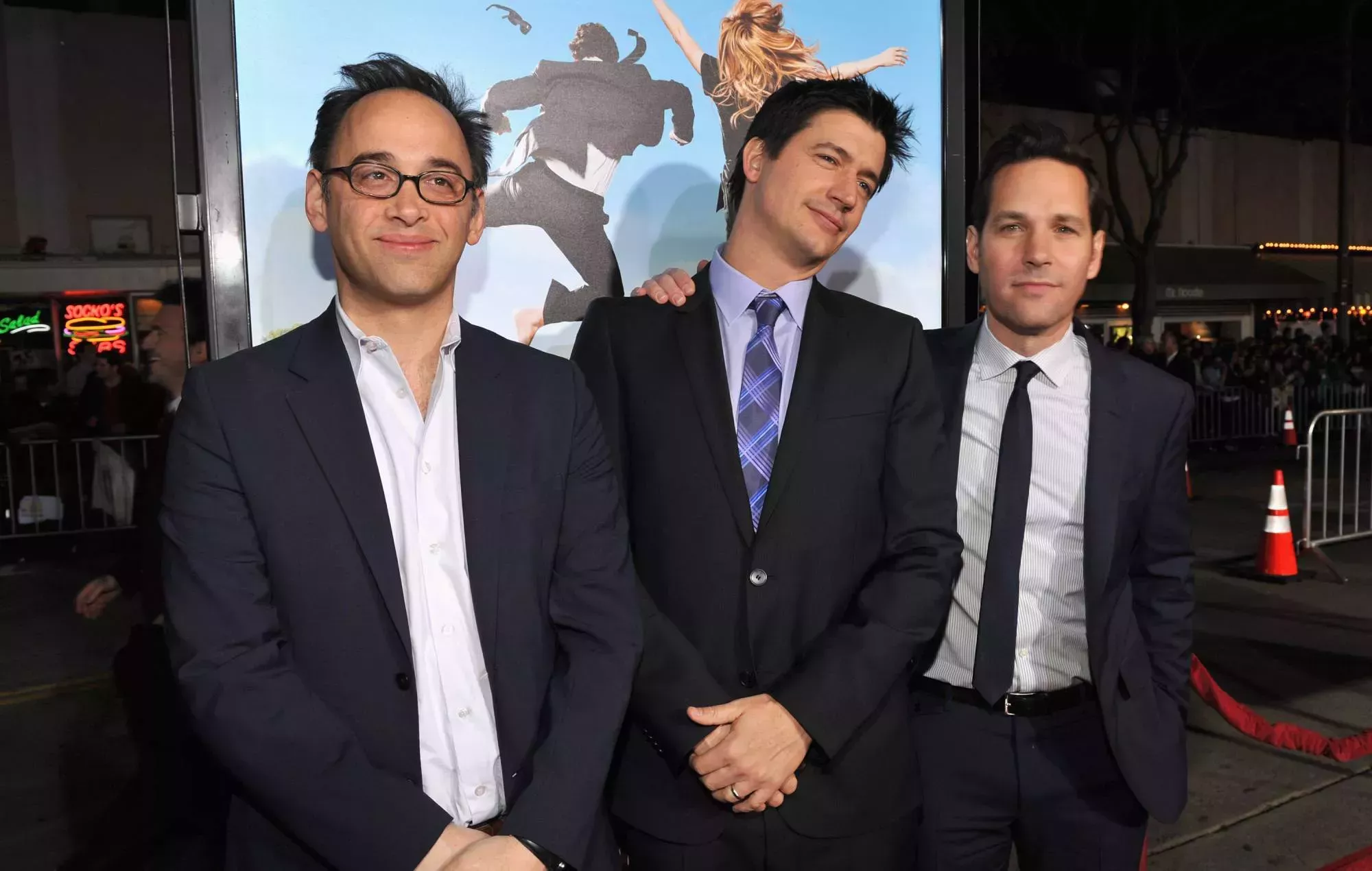 Paul Rudd y sus compañeros de 'Wet Hot American Summer' versionan los éxitos de Gerry Rafferty y Spin Doctors