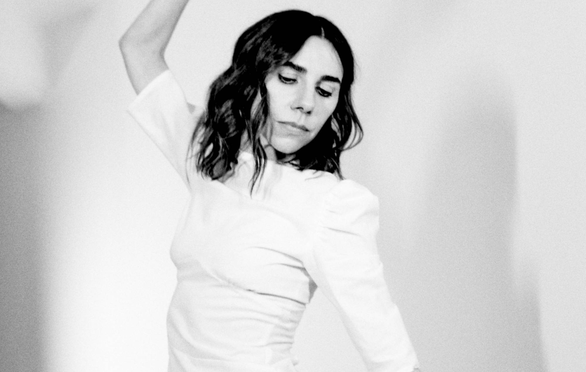 PJ Harvey anuncia un gran espectáculo al aire libre en Londres para el verano de 2024