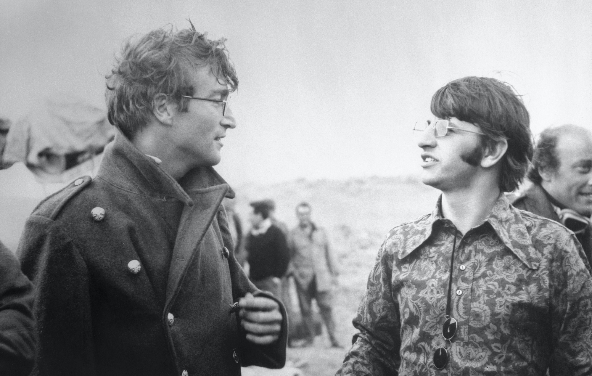 Ringo Starr dice que hacer la canción "final" de los Beatles fue "como tener a John Lennon de vuelta"