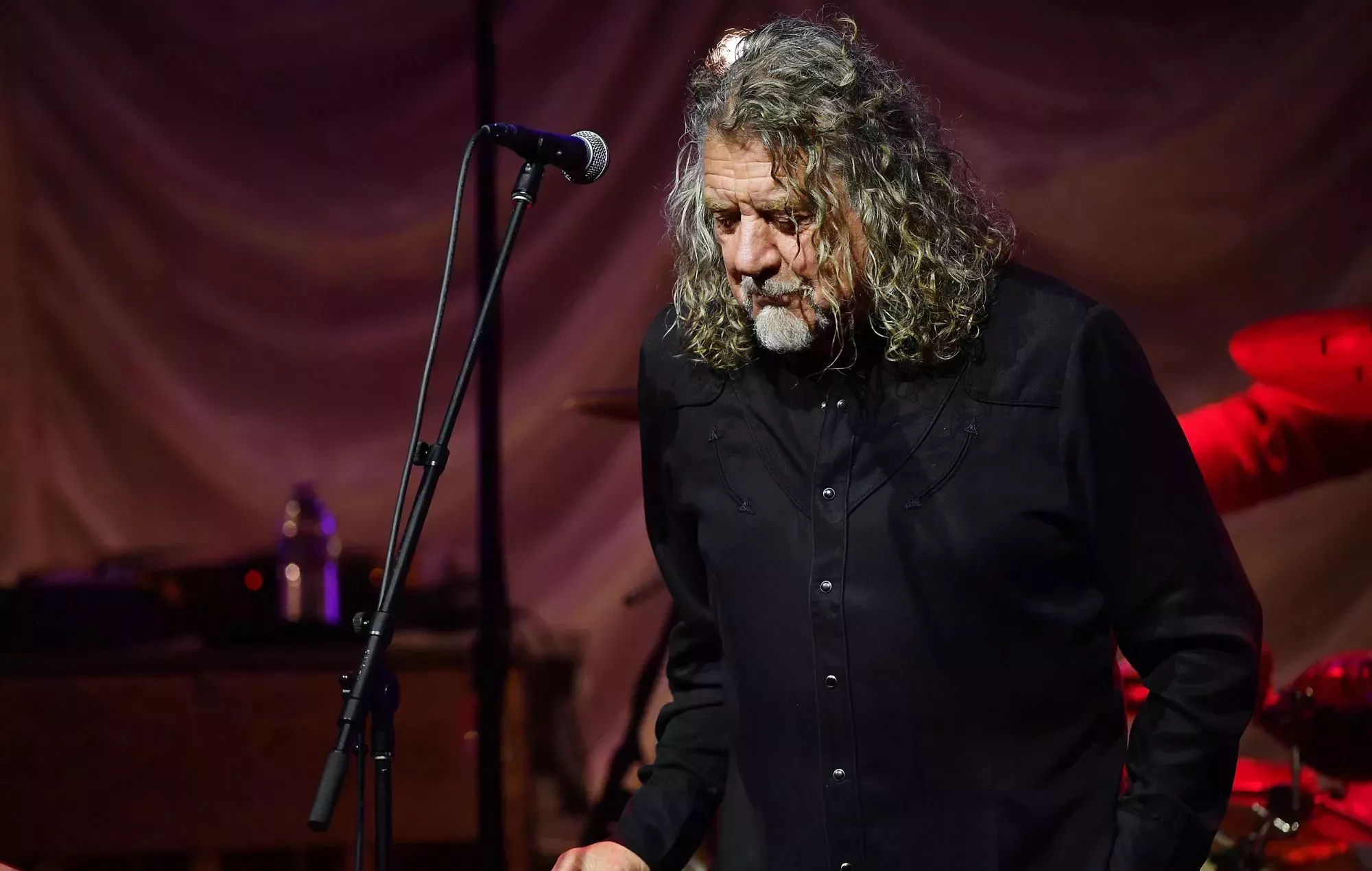 Robert Plant canta 