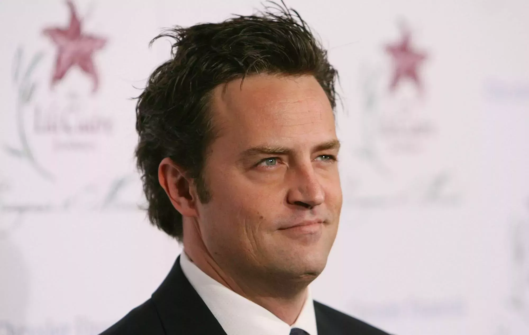 Saturday Night Live' rinde homenaje a Matthew Perry tras la muerte del actor de 'Friends' a los 54 años