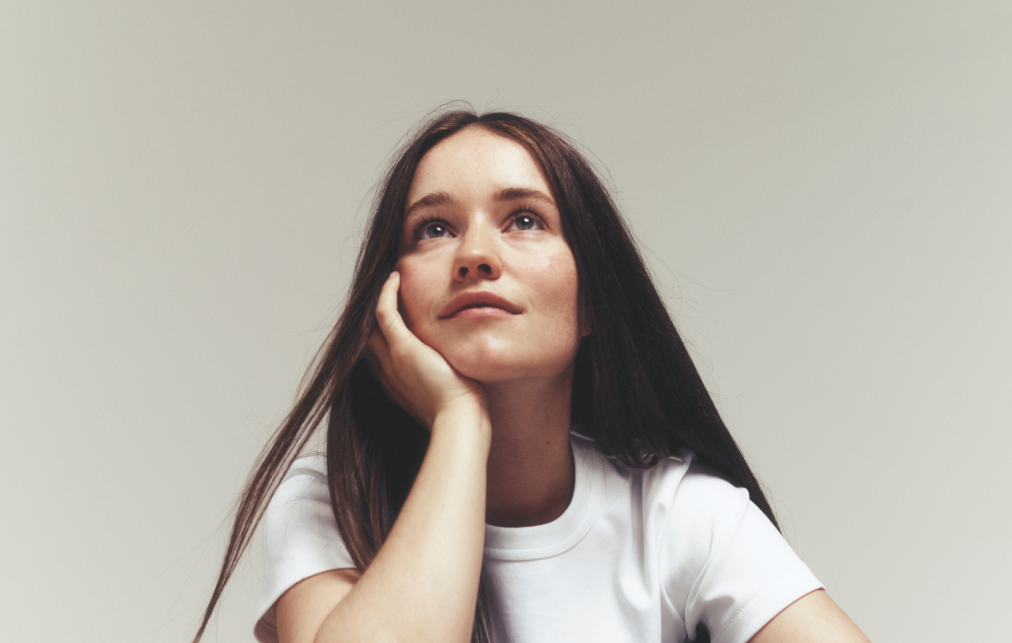 Sigrid comparte su nuevo single "Ghost" y anuncia el EP "The Hype