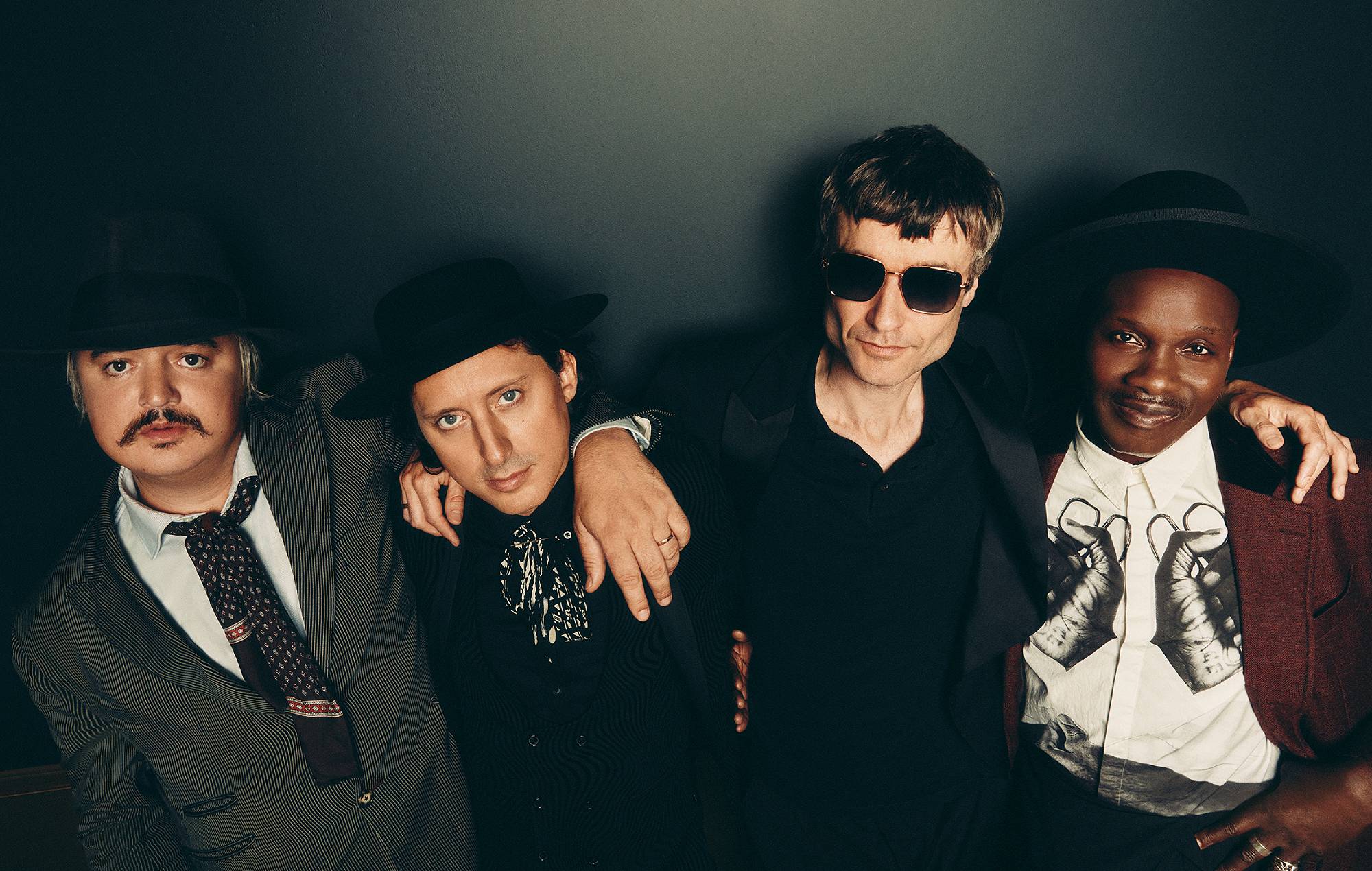 The Libertines hablan de estar limpios y conectados: "Sólo queremos escribir canciones bonitas en el momento"