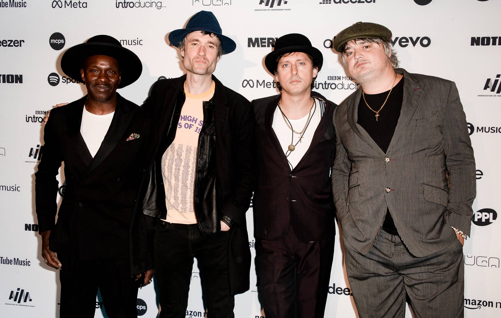 The Libertines "intentaron sentarse y escribir algunos guiones" para un biopic