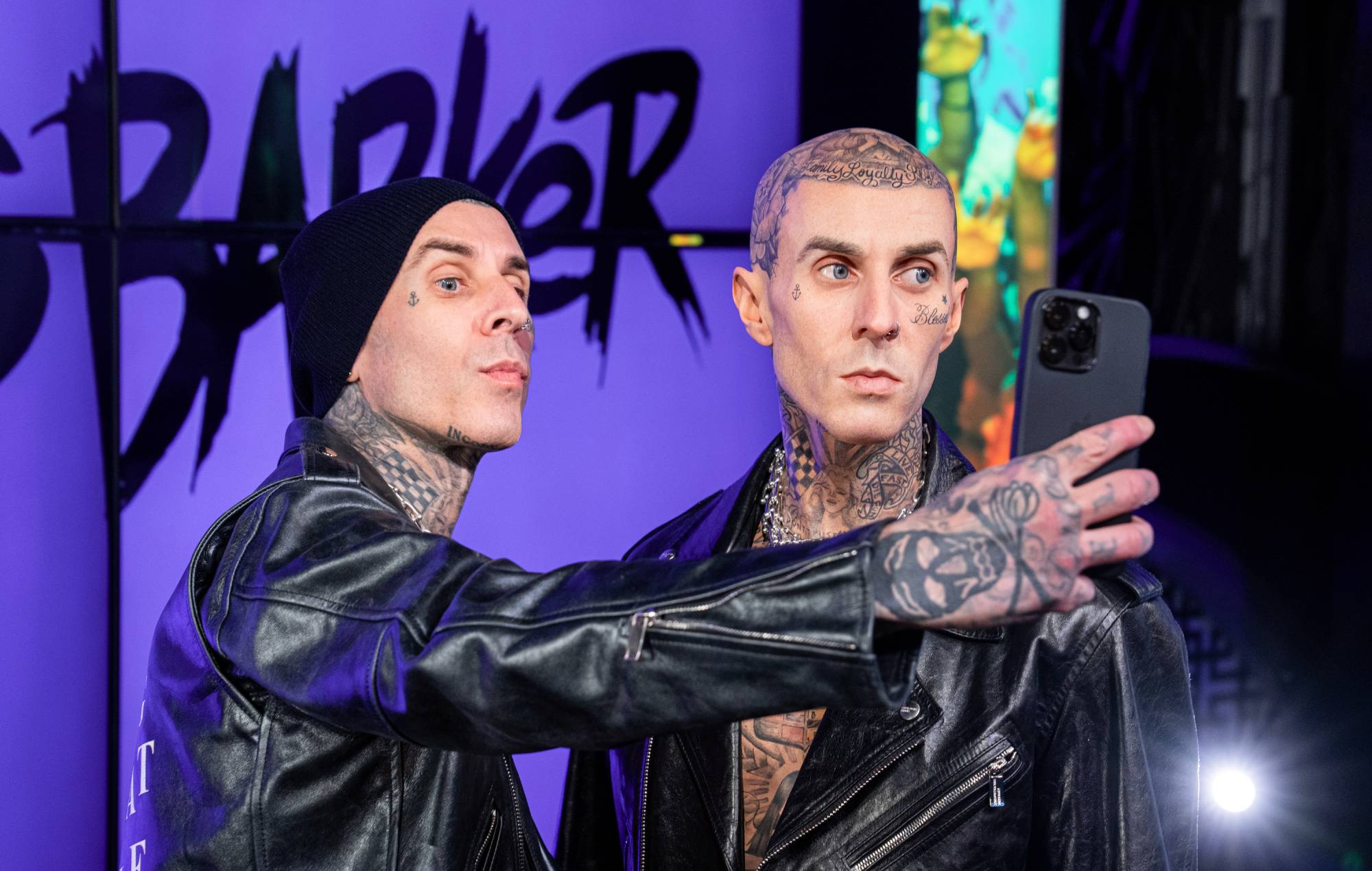 Travis Barker consigue su propia figura de cera en el Madame Tussauds: "Parece tan jodidamente real"