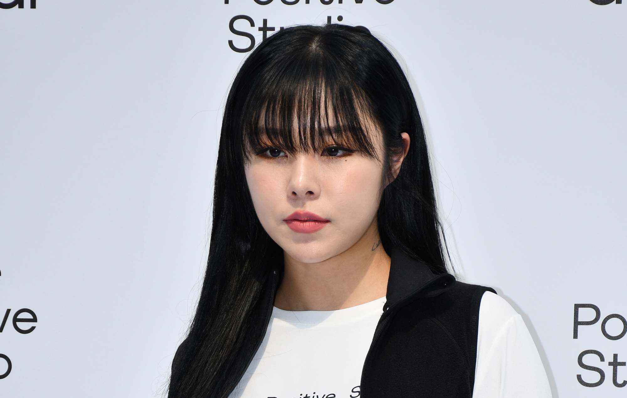 Wheein, de MAMAMOO, disfruta de su propia compañía en el vídeo "In The Mood