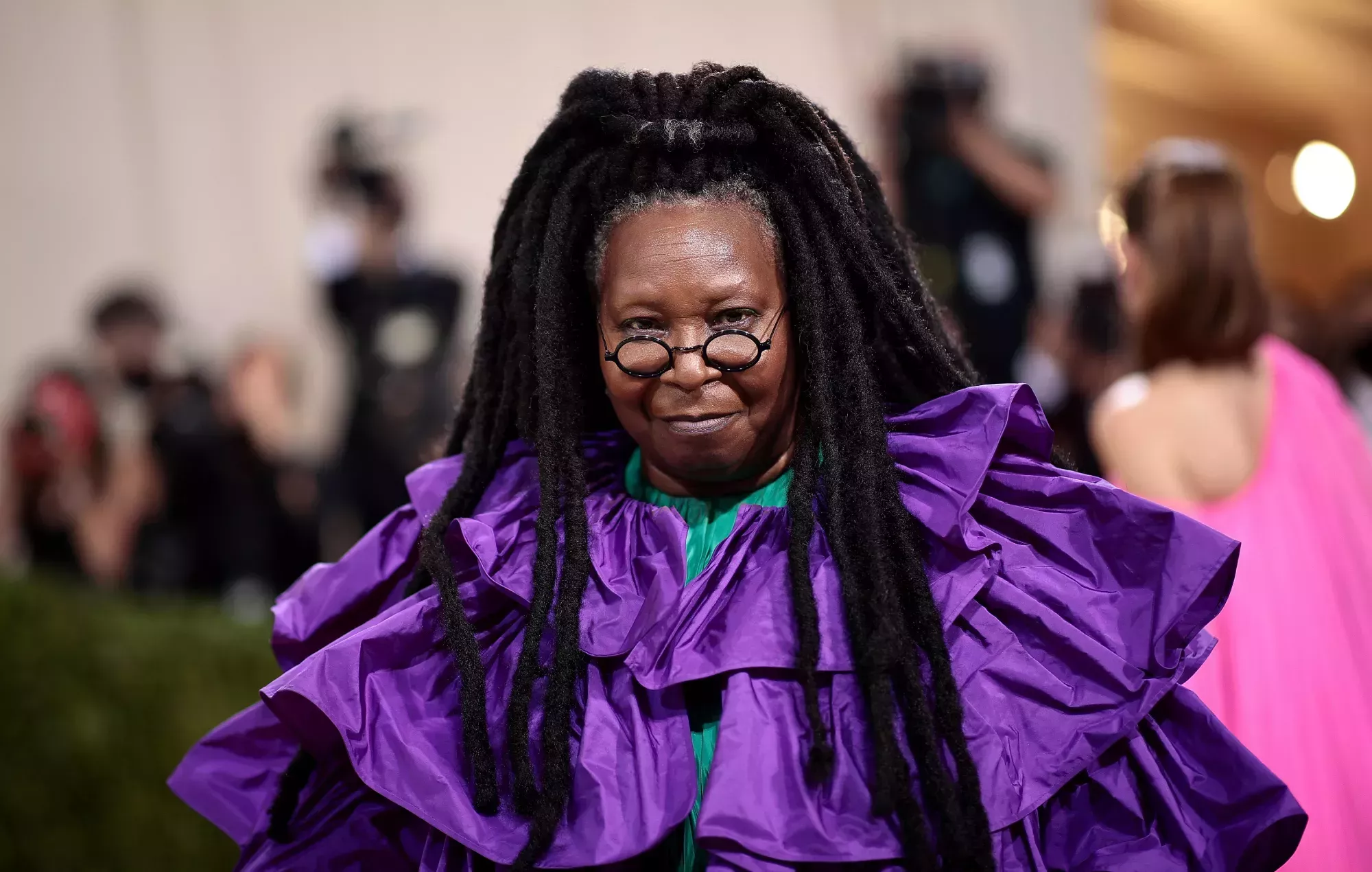 Whoopi Goldberg quiere enviar abejas al Papa