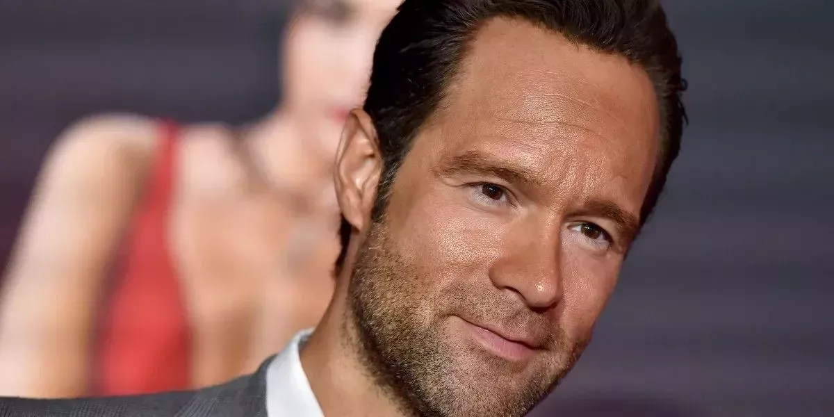 Closeup photo of actor Chris Diamantopoulos