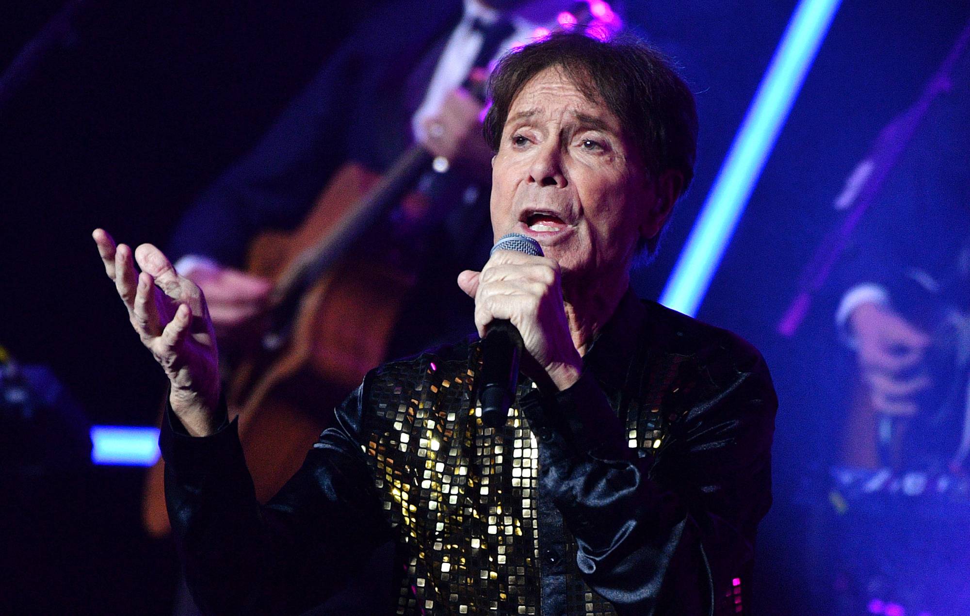 Cliff Richard se hace viral por su incómoda entrevista sobre el "sobrepeso" de Elvis con Alison Hammond